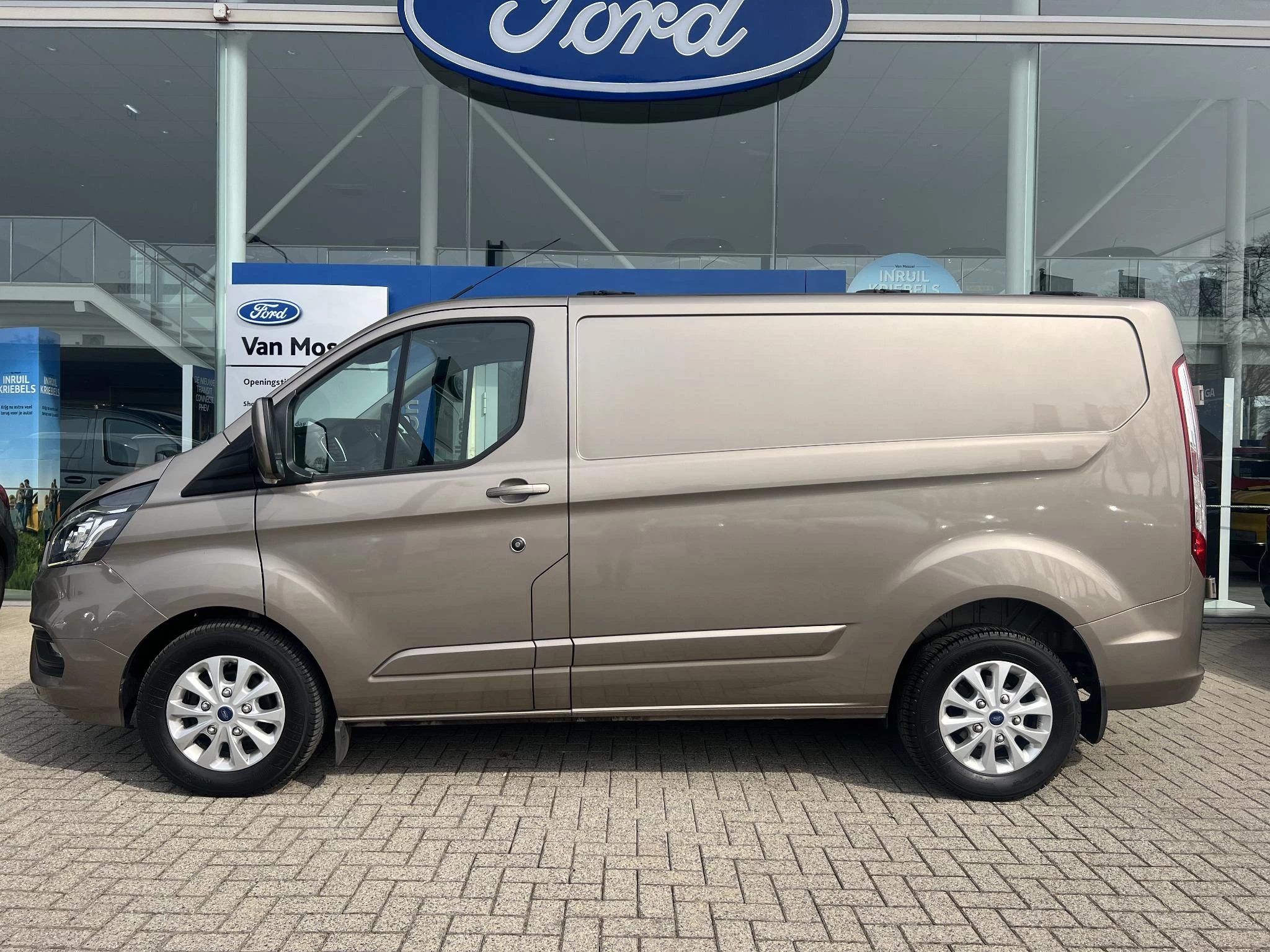 Ford-Transit Custom-image-1