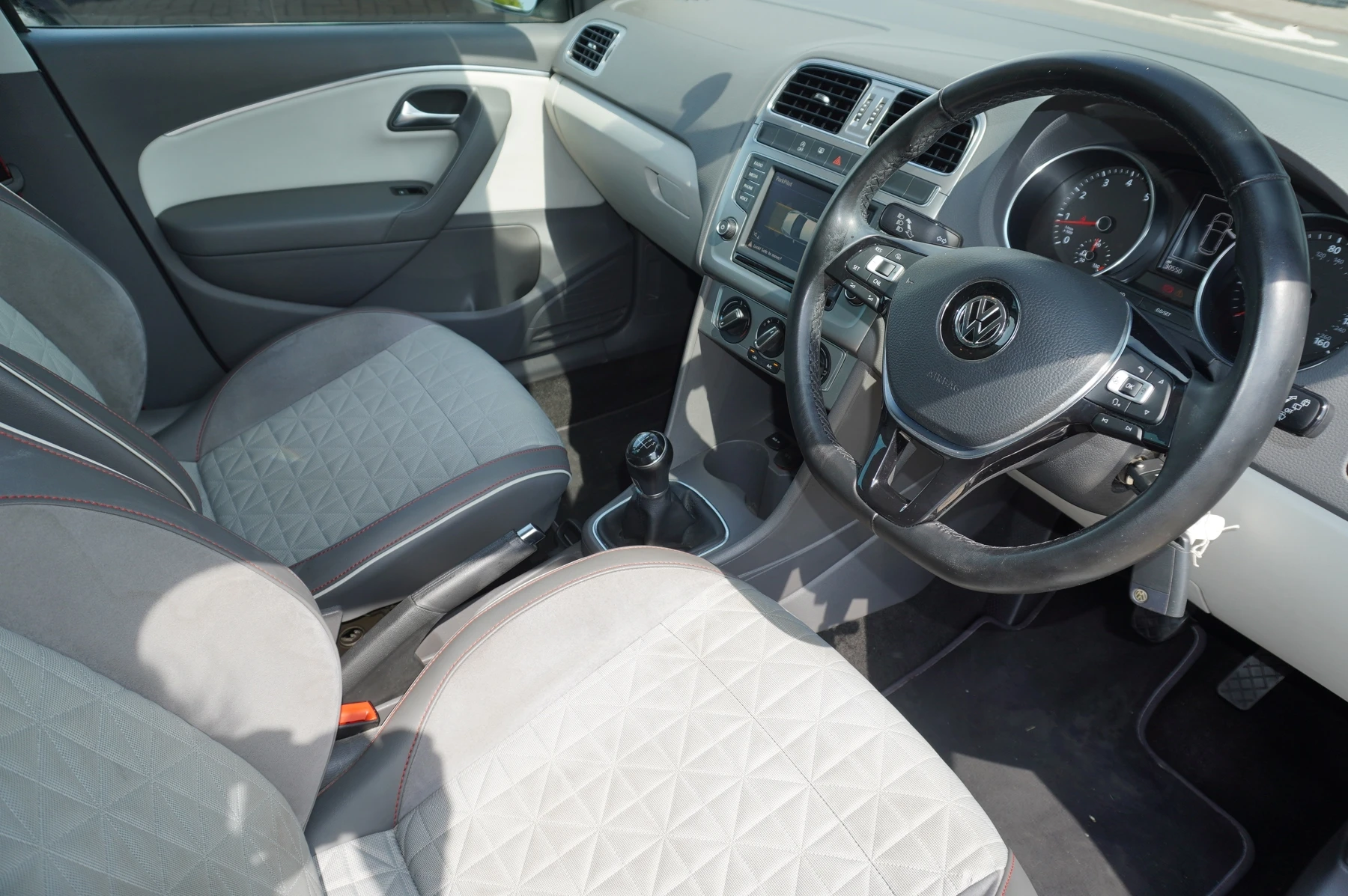 Volkswagen-Polo-image-5