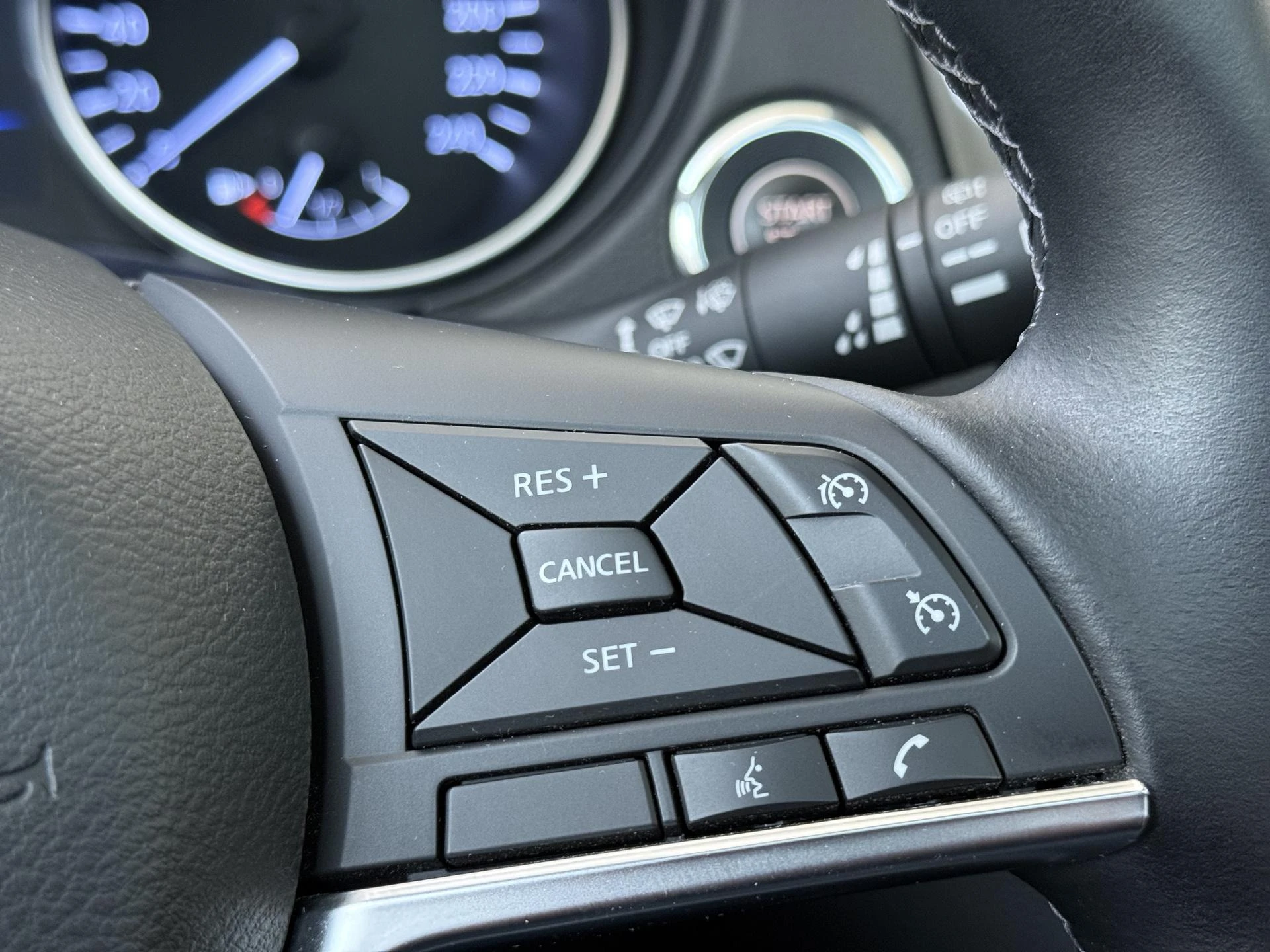 Nissan-QASHQAI-image-12