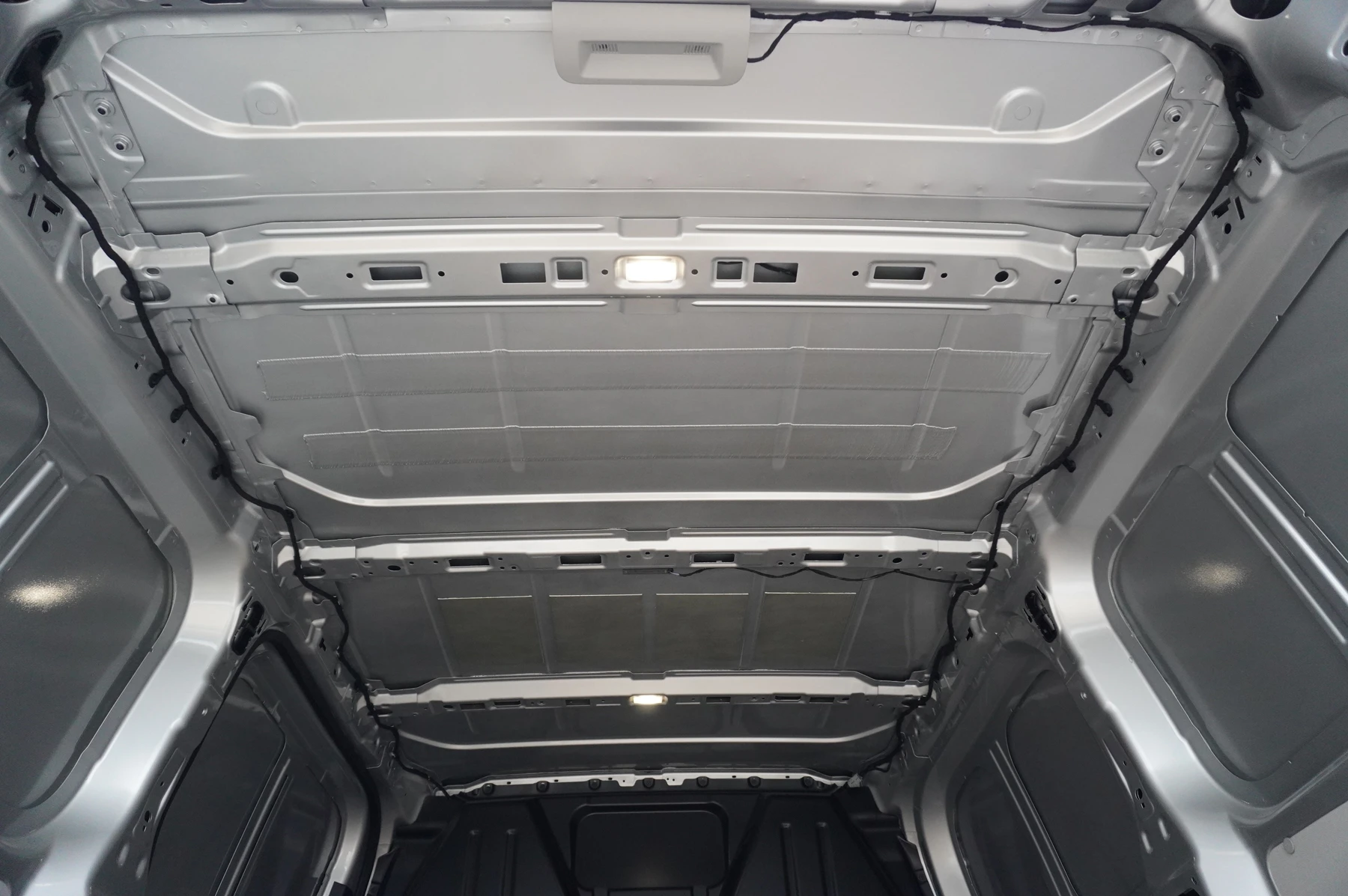 Volkswagen-Transporter-image-39