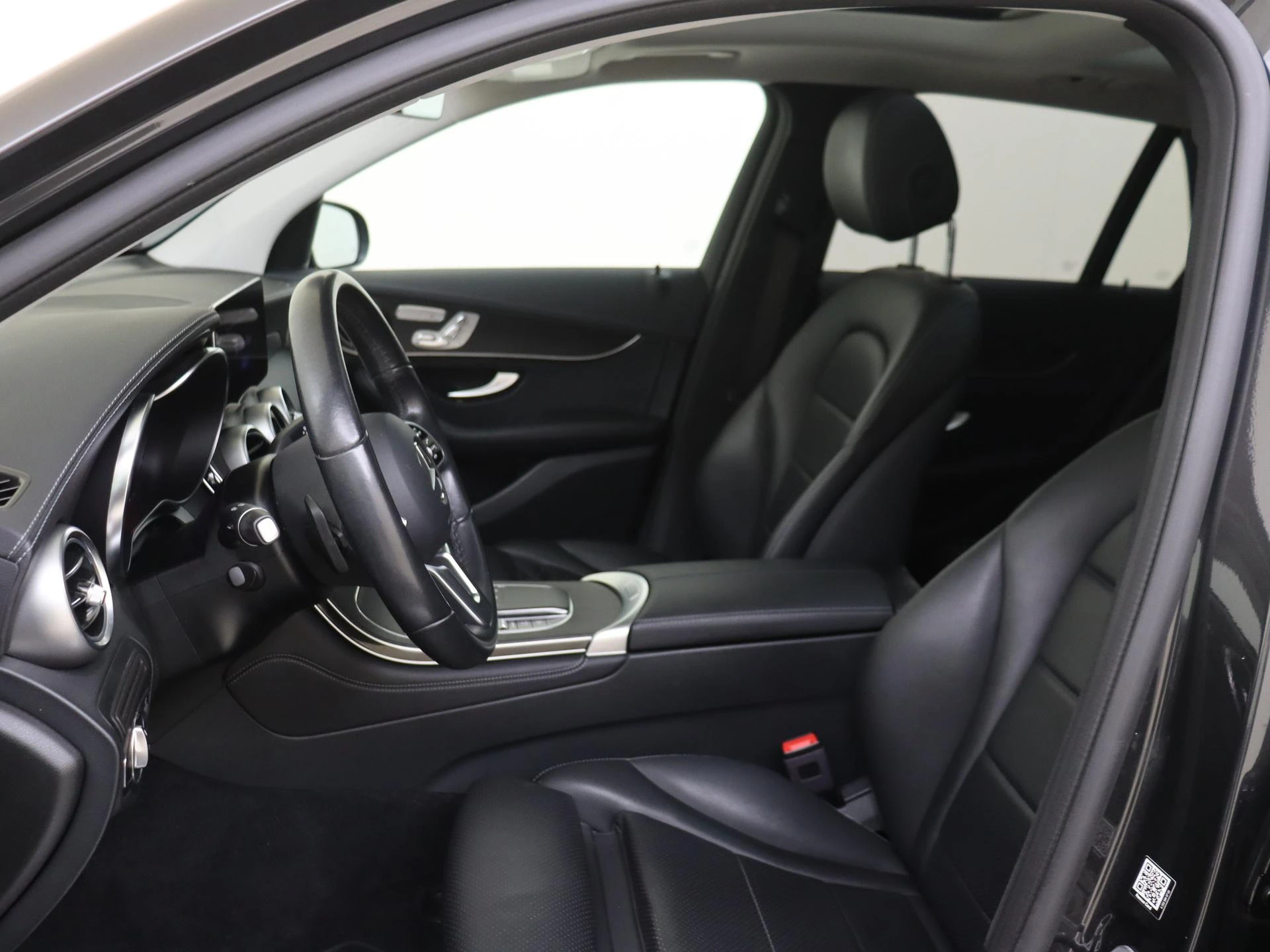 Mercedes-Benz-GLC-image-14