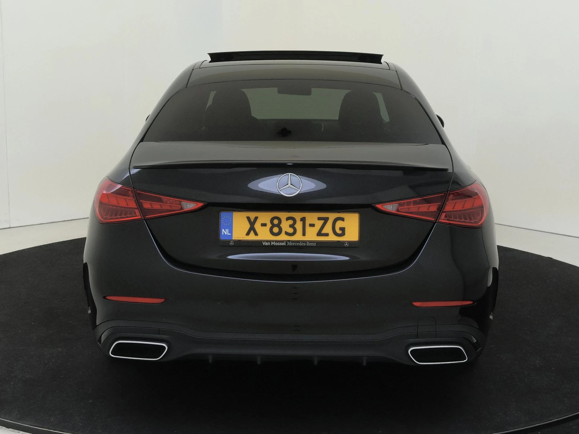 Mercedes-Benz-C-Klasse-image-6