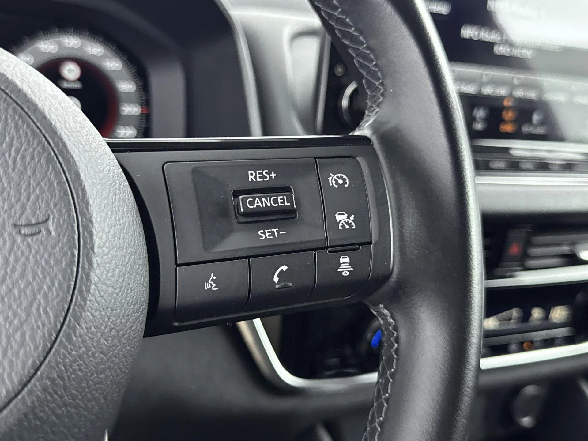 Nissan-QASHQAI-image-5