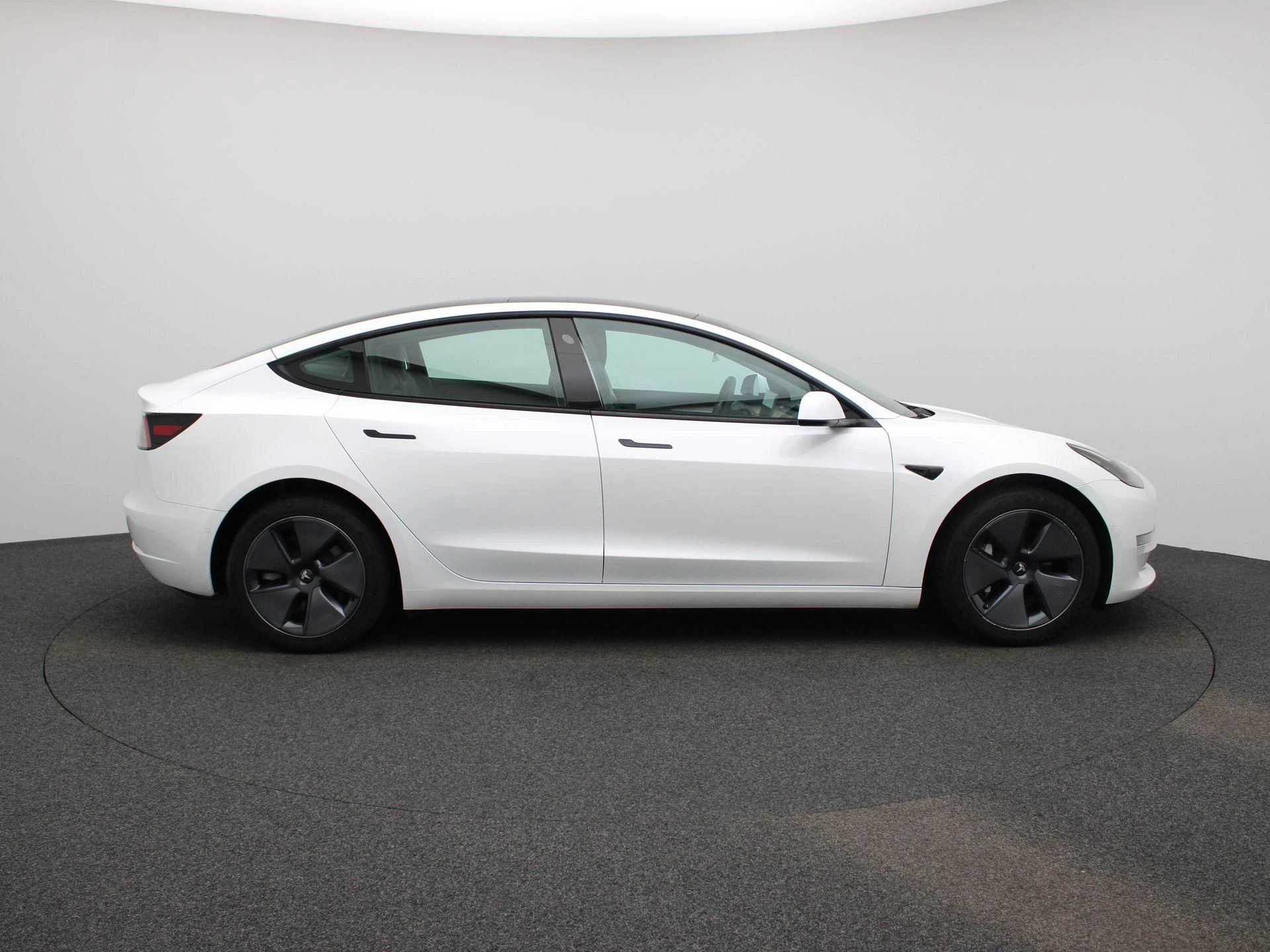 Tesla-Model 3-image-5