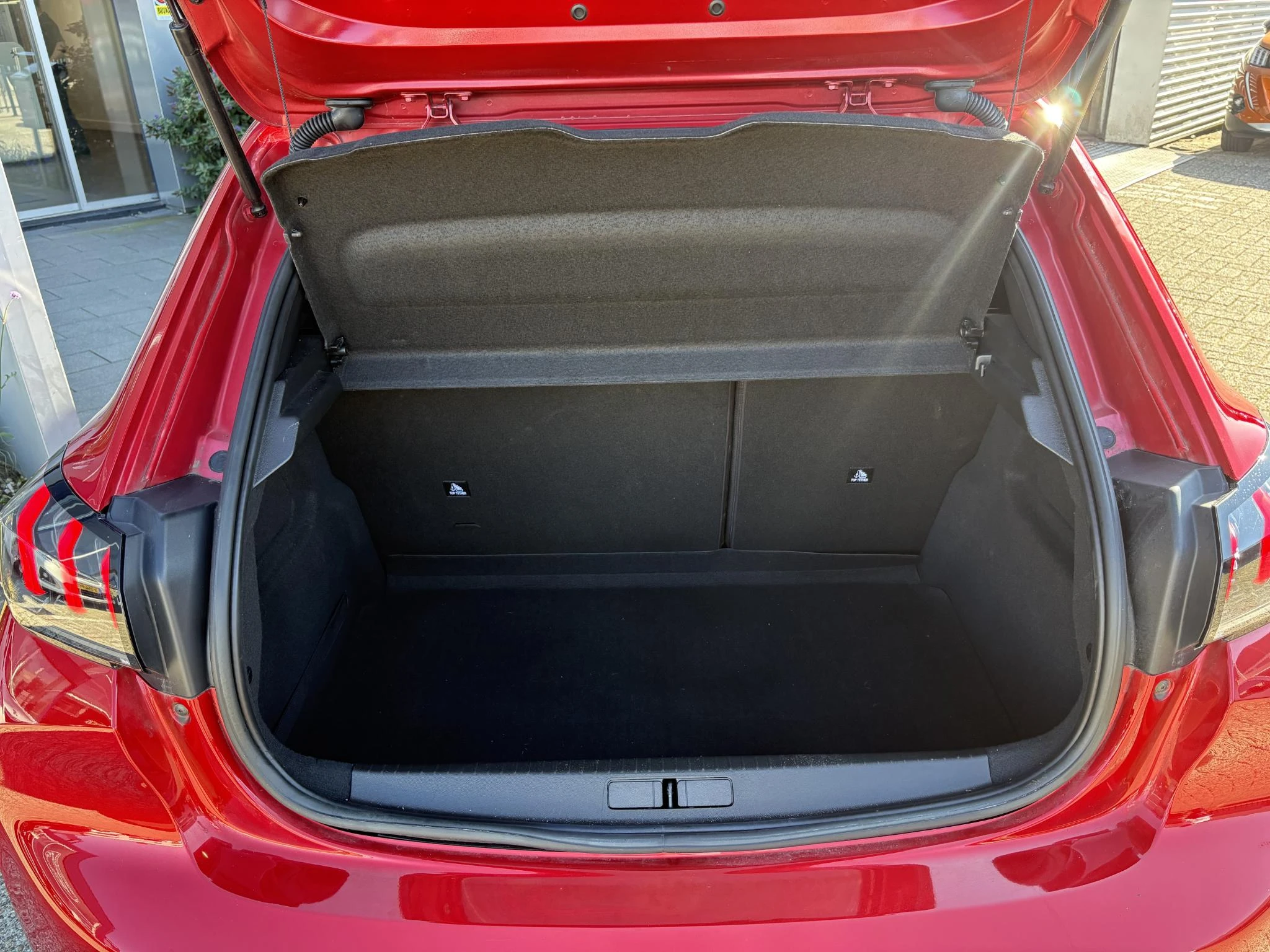 Peugeot-208-image-19