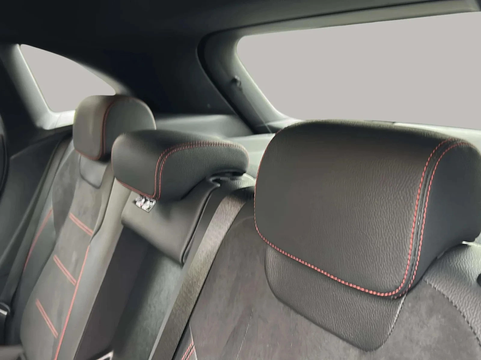 Mercedes-Benz-EQA-image-12