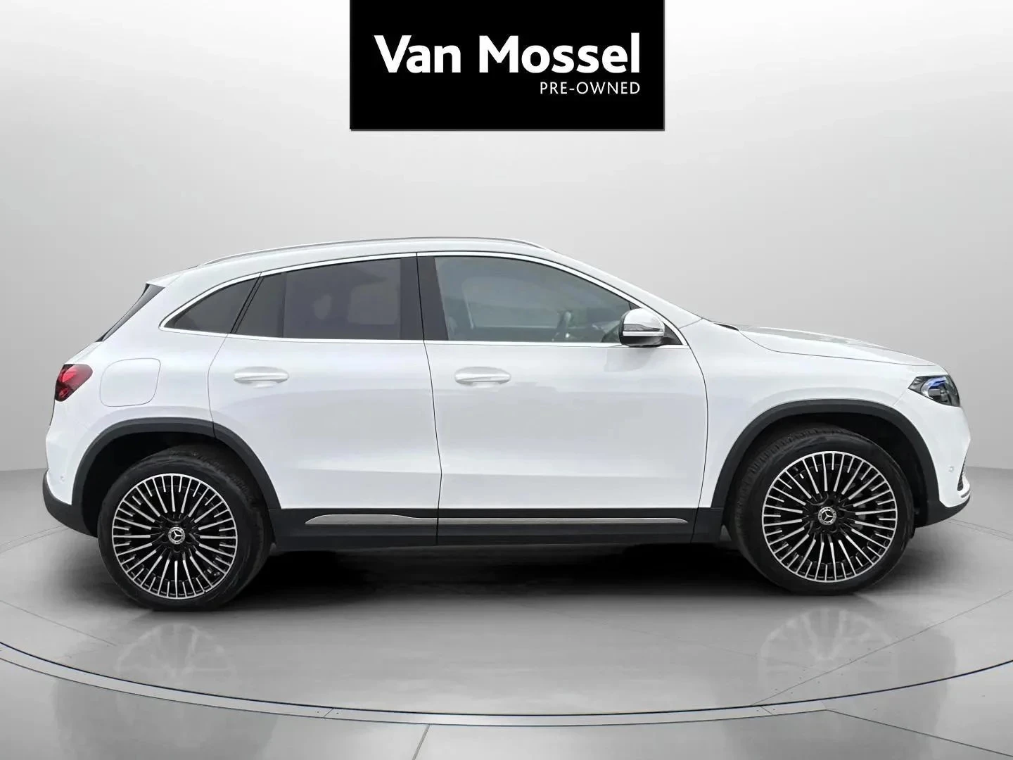 Mercedes-Benz-EQA-image-3