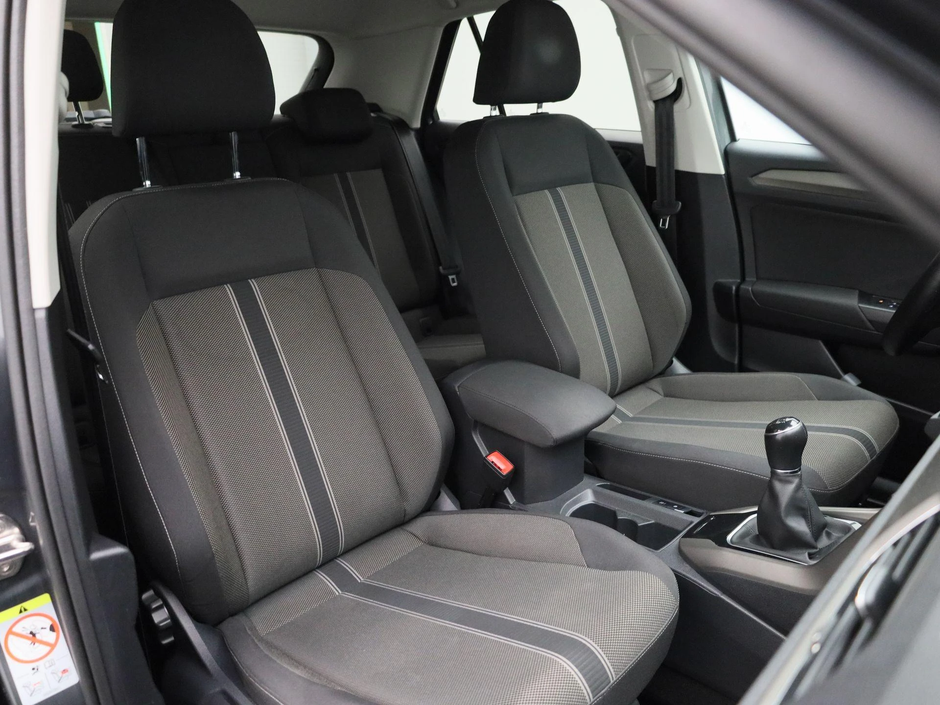 Volkswagen-T-Roc-image-34