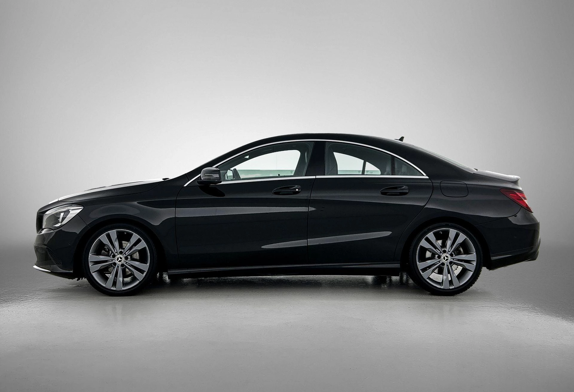 Mercedes-Benz-CLA-image-2