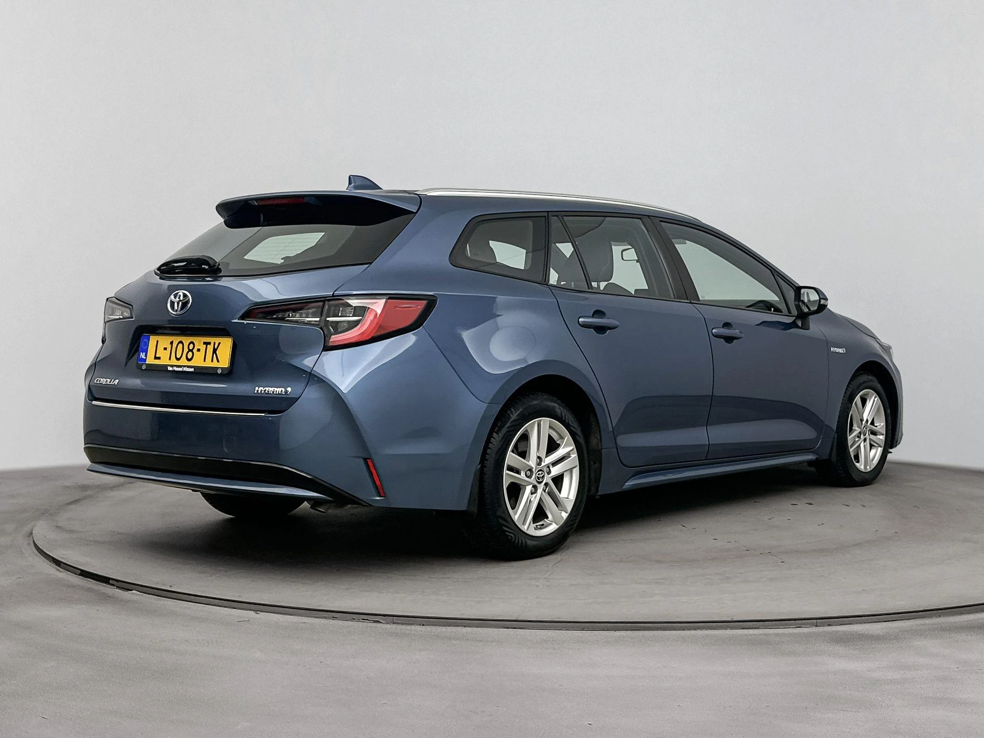 Toyota-Corolla Touring Sports-image-3