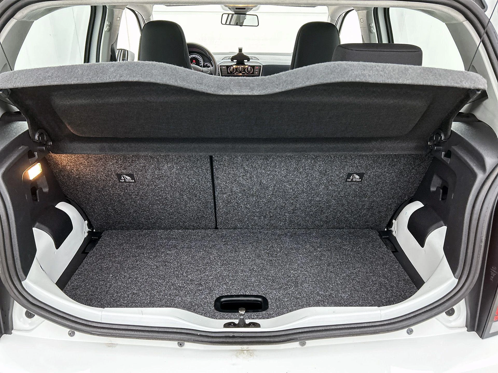 Volkswagen-up!-image-15