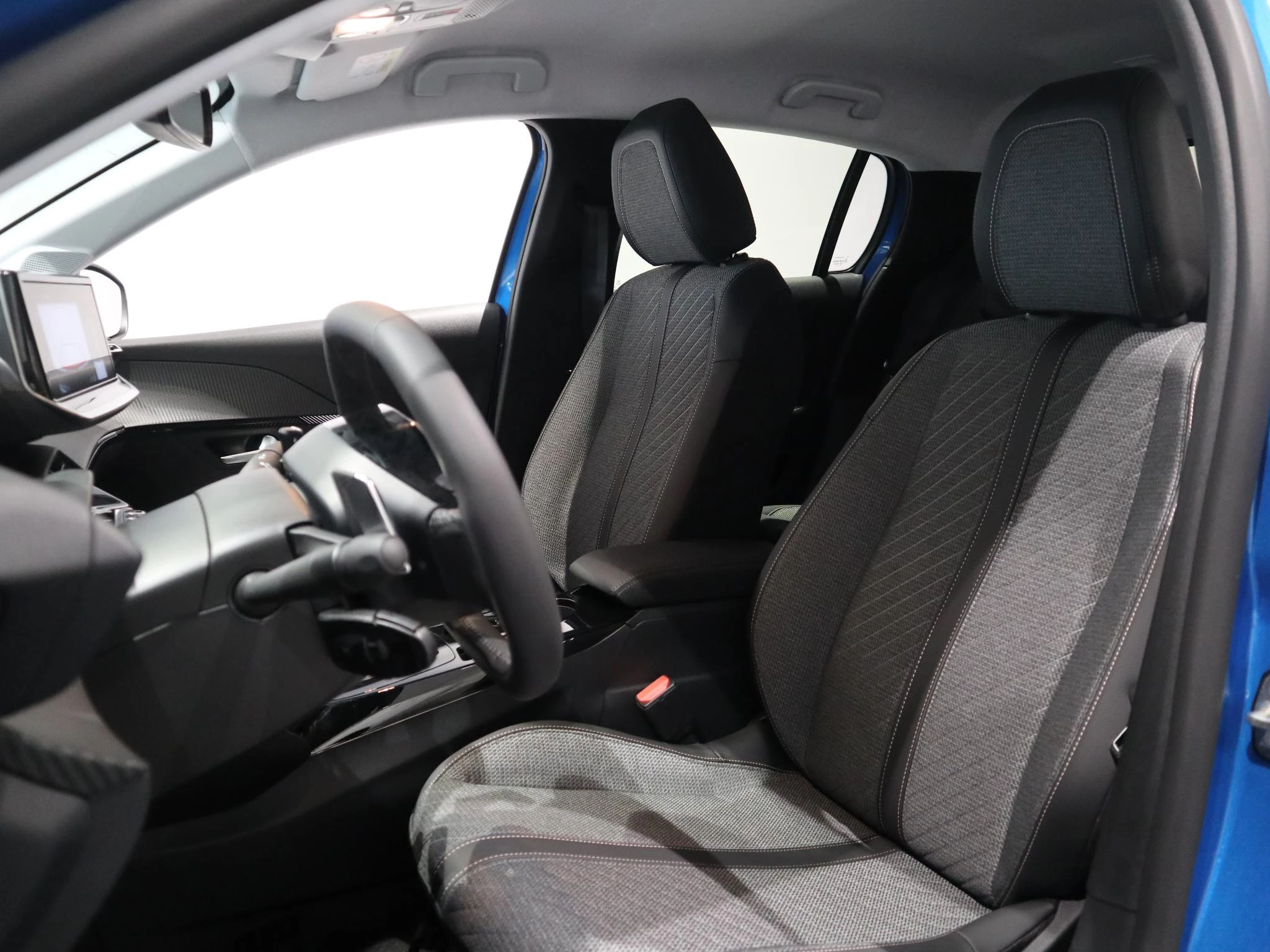 Peugeot-e-208-image-4