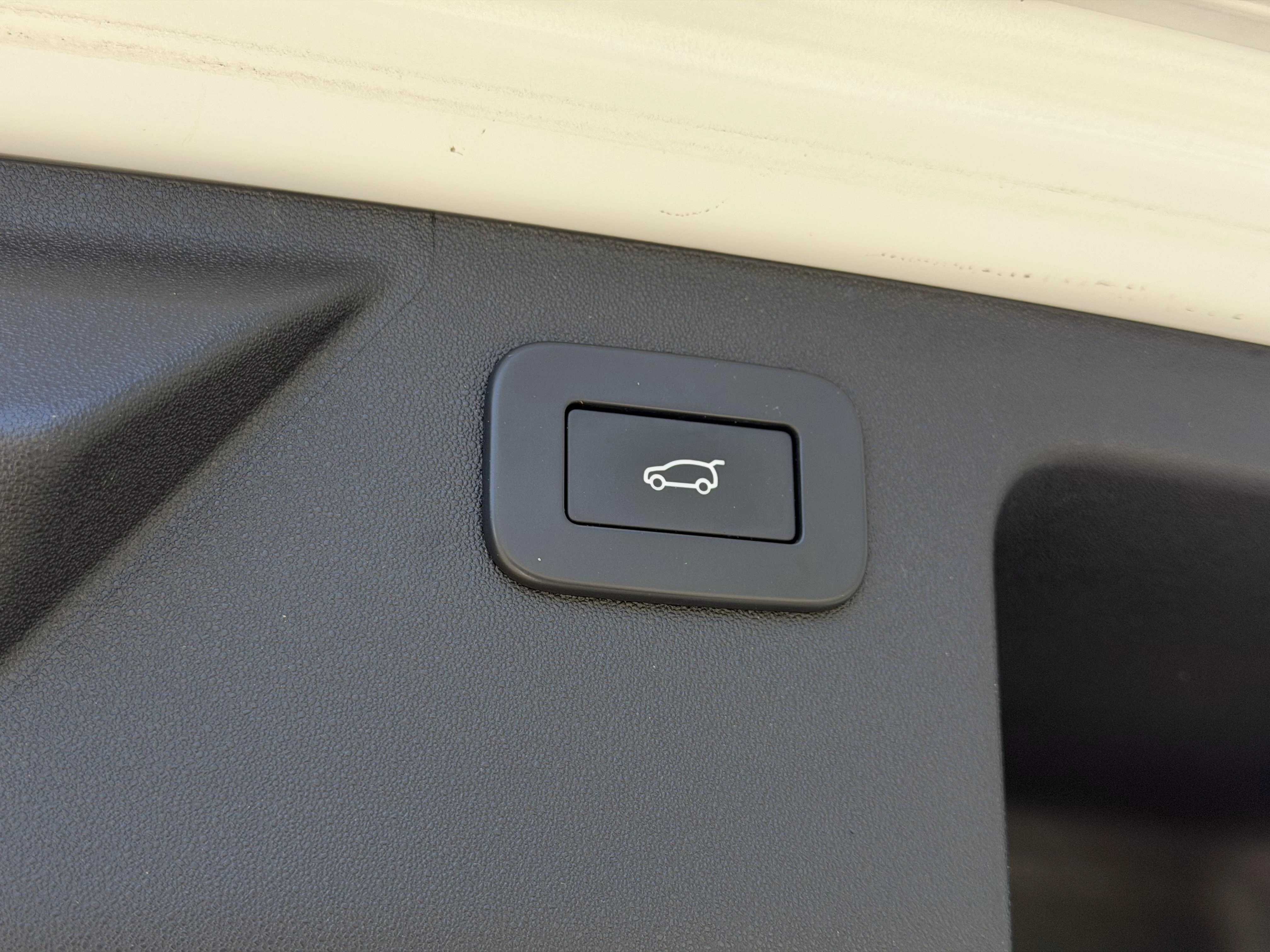 Land Rover-Discovery Sport-image-9