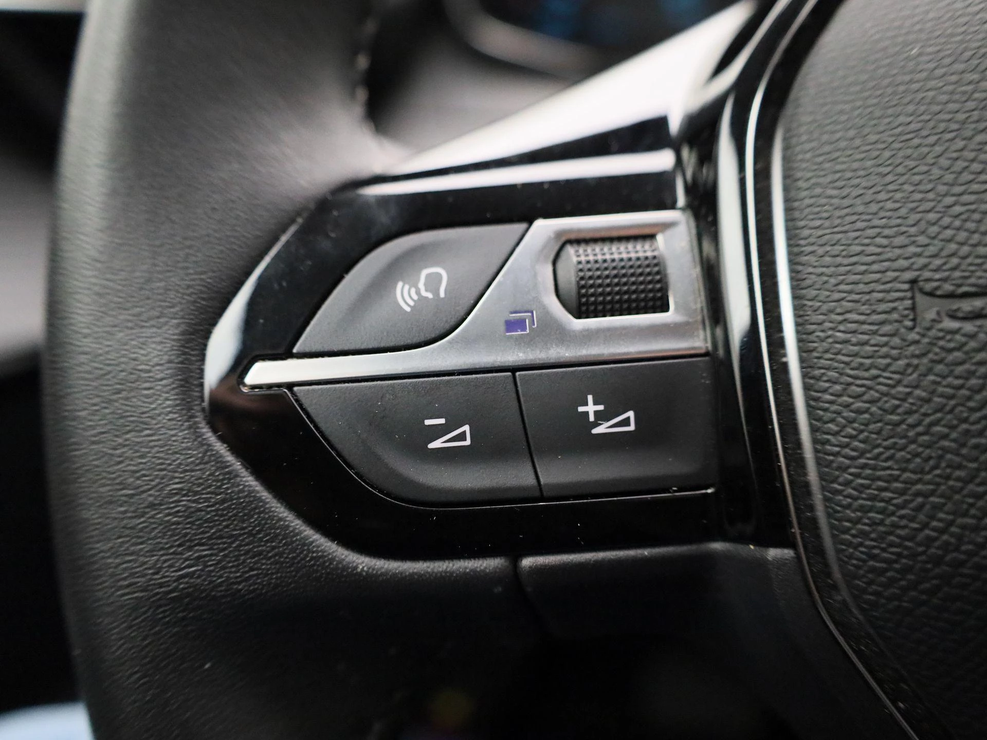 Peugeot-e-208-image-20