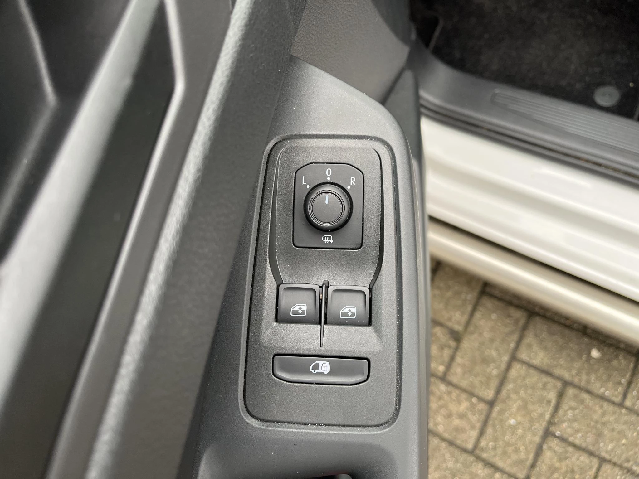 Volkswagen-Caddy-image-11