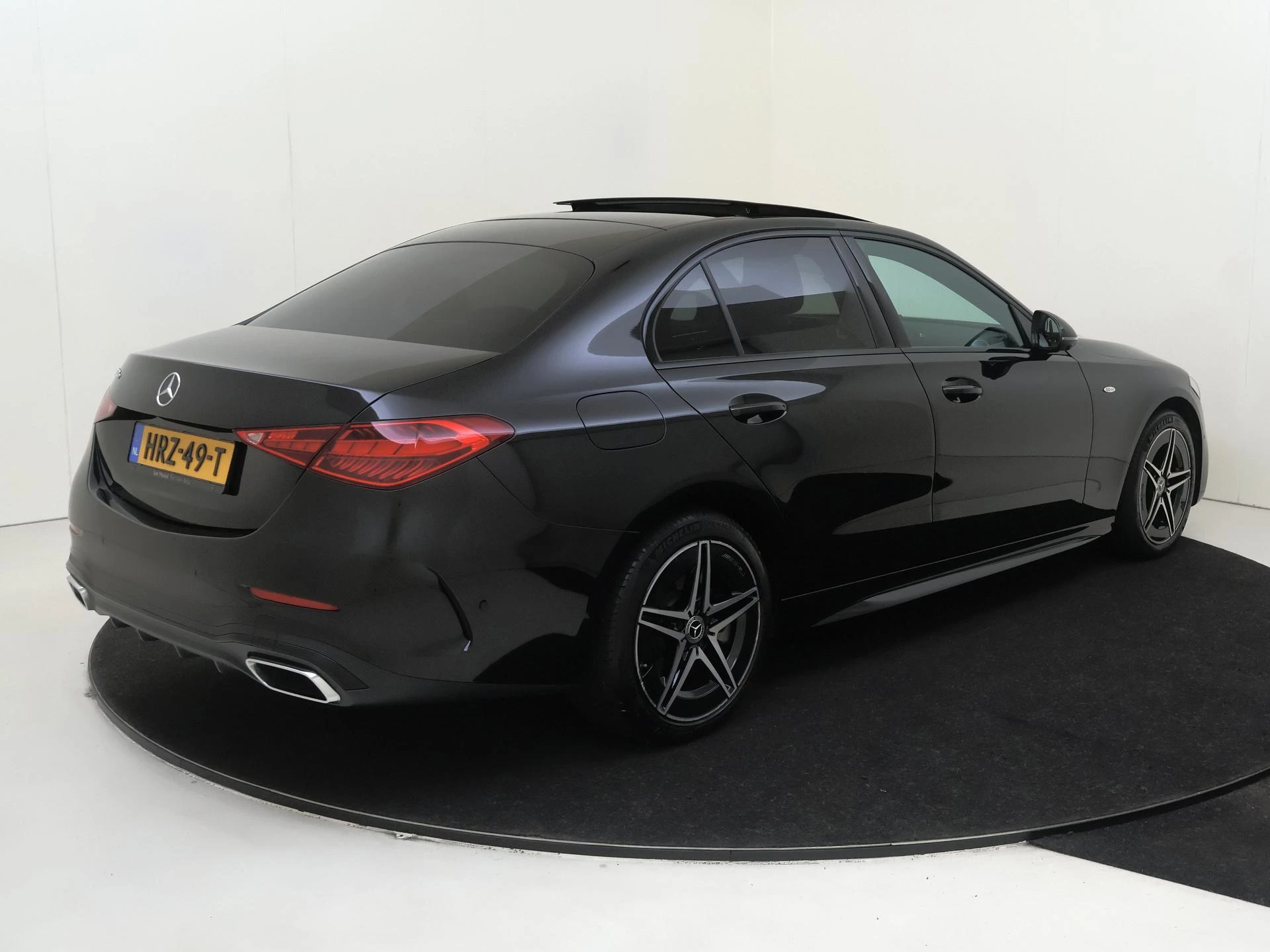 Mercedes-Benz-C-Klasse-image-3