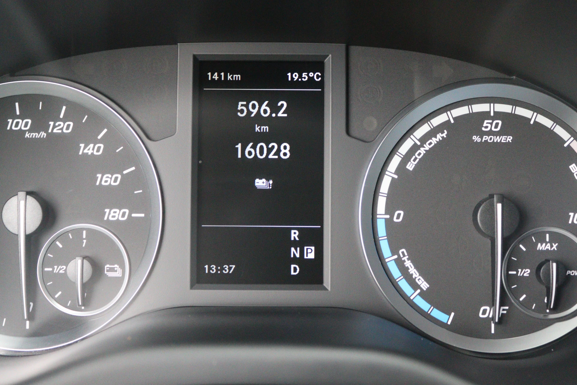Mercedes-Benz-eVito-image-4
