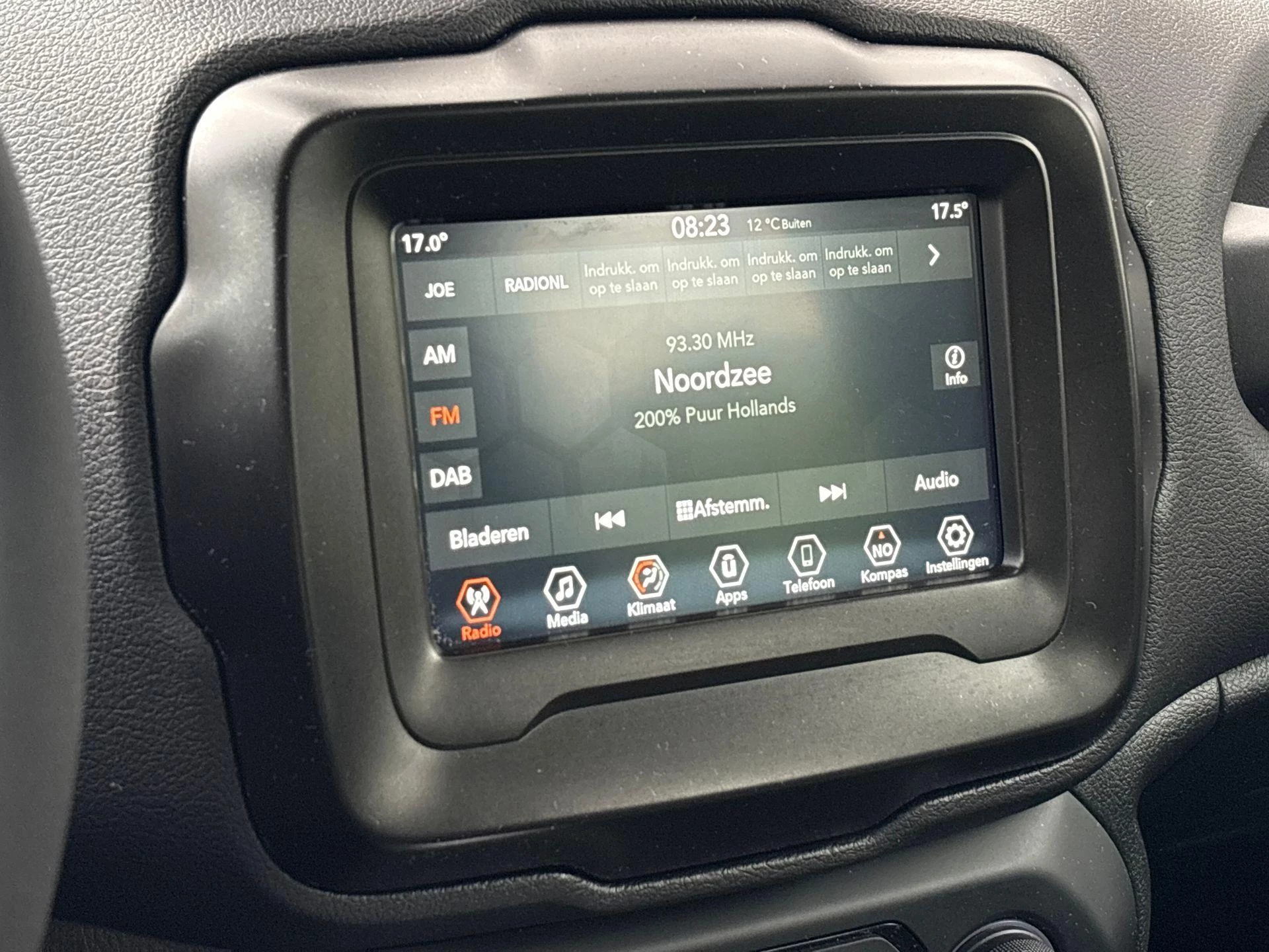Jeep-Renegade-image-13