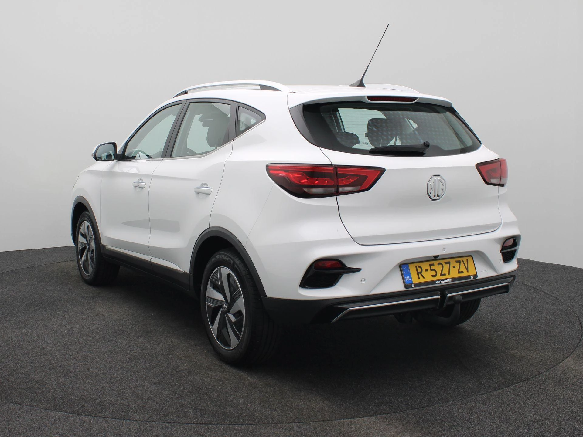 MG-ZS EV-image-1