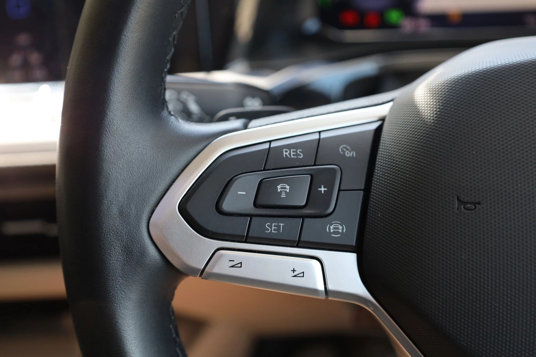 Volkswagen-Multivan-image-17