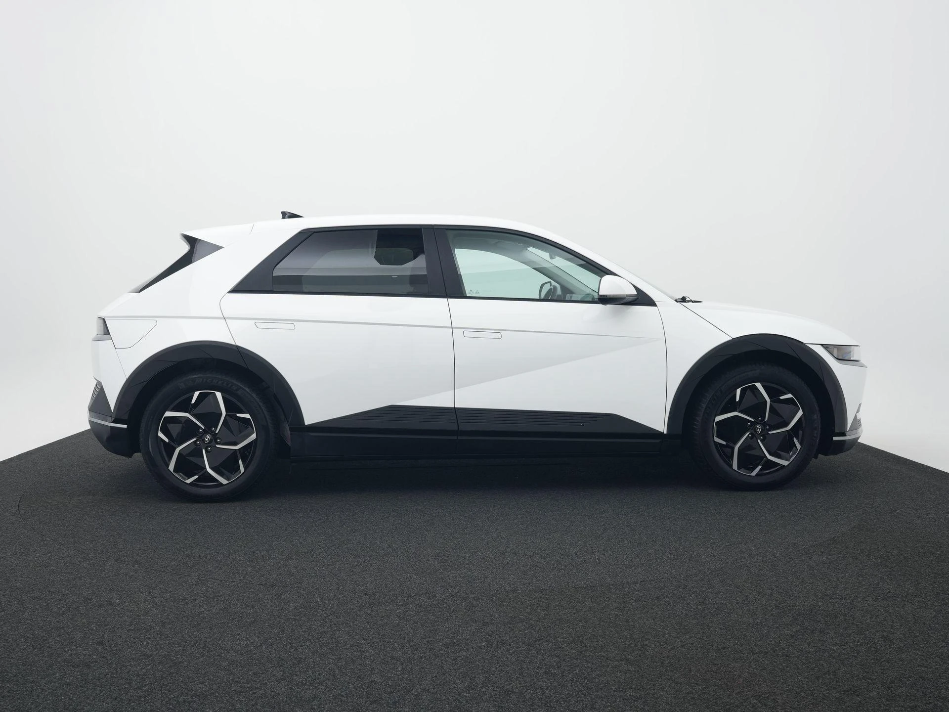 Hyundai-IONIQ 5-image-6