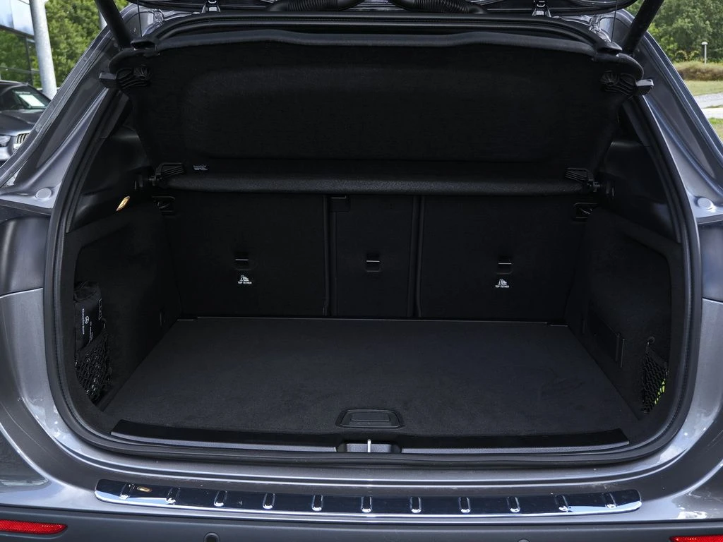 Mercedes-Benz-GLA 200 d-image-15