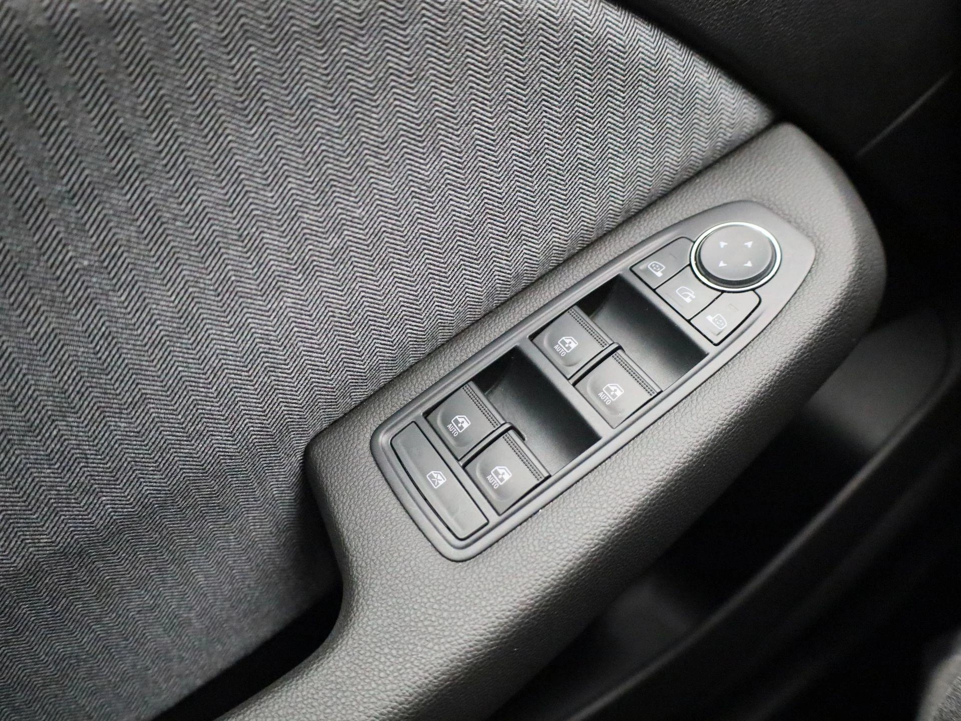 Renault-Clio-image-25