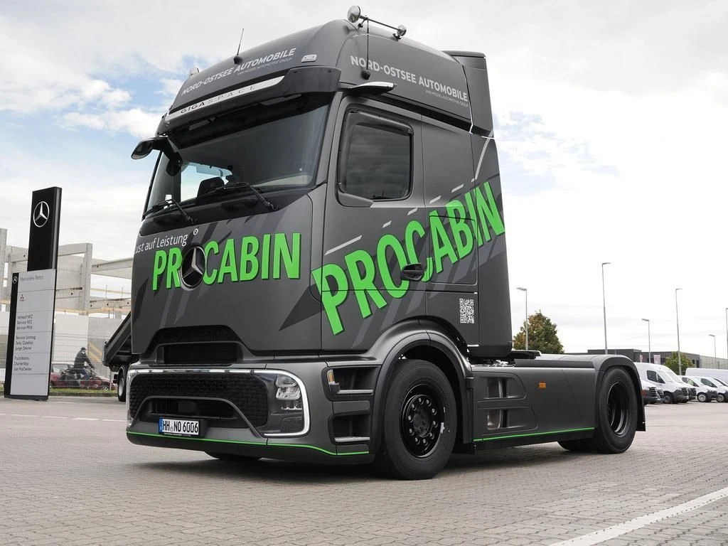 Mercedes-Benz-Actros-image-9