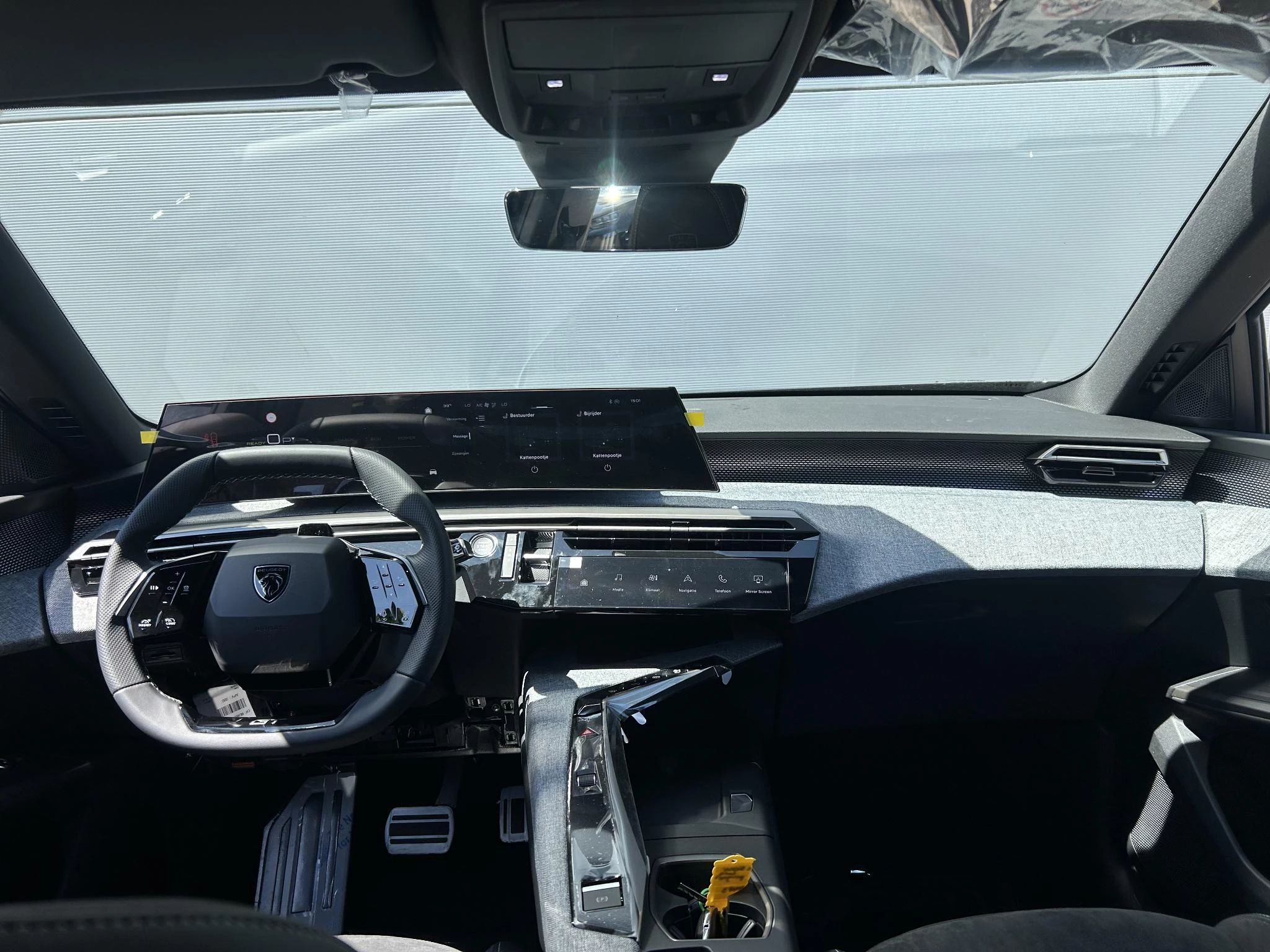 Peugeot e-5008