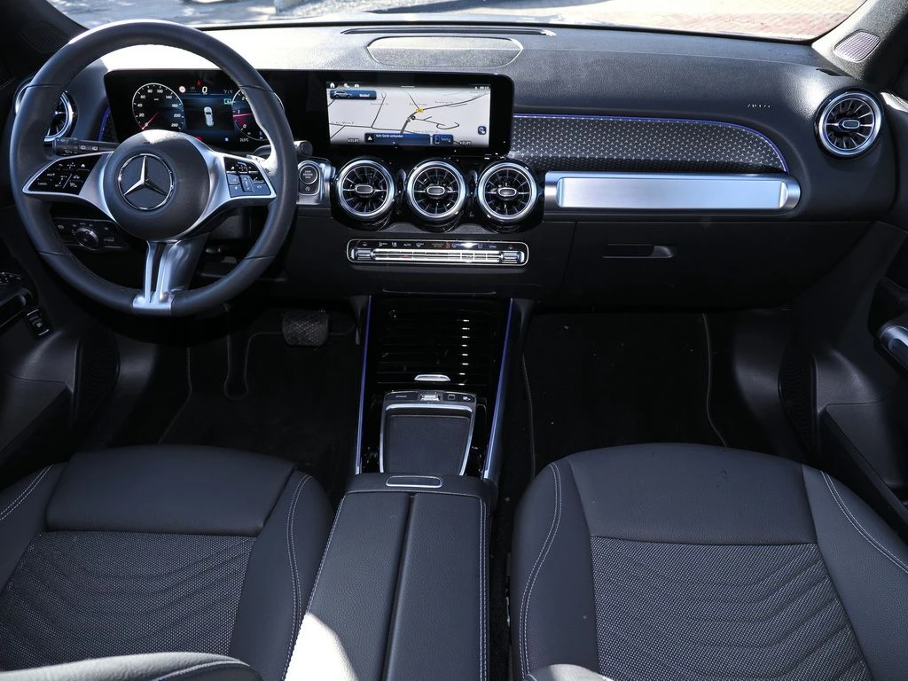 Mercedes-Benz-GLB 200 d-image-12