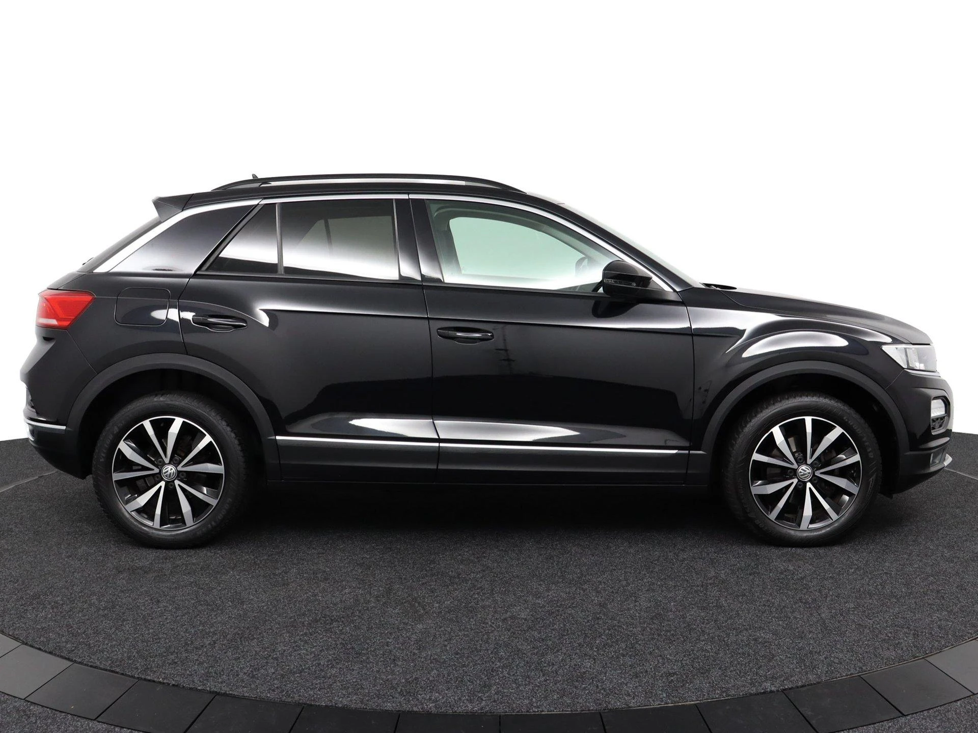 Volkswagen-T-Roc-image-5