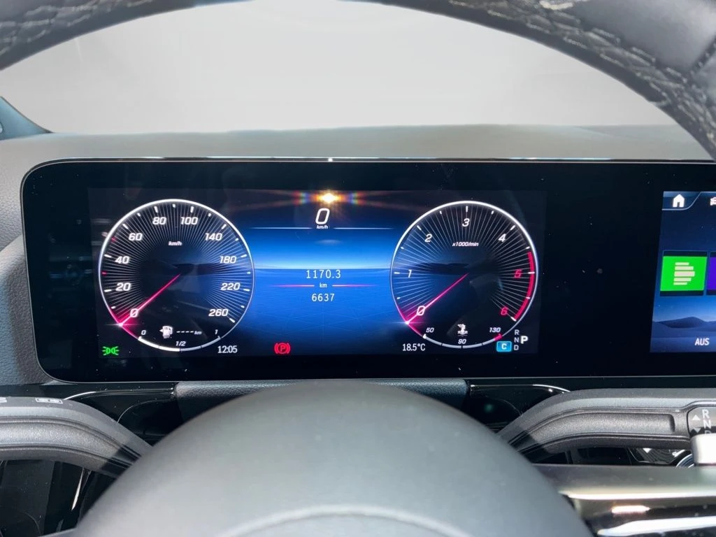 Mercedes-Benz-GLA 200 d-image-7