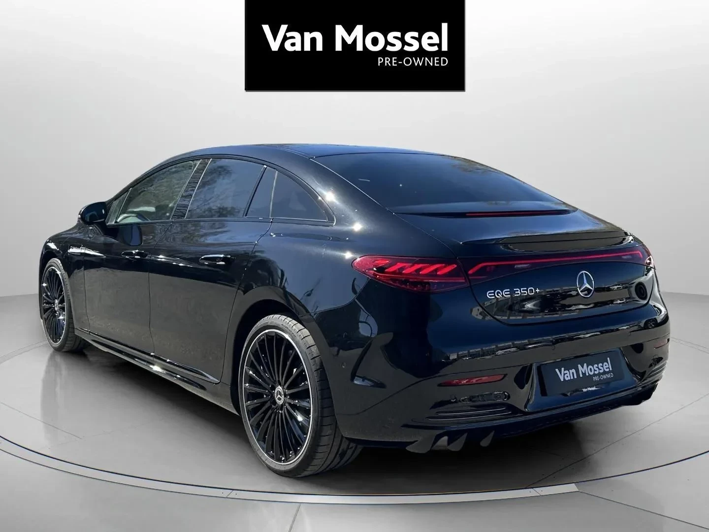 Mercedes-Benz-EQE-image-6