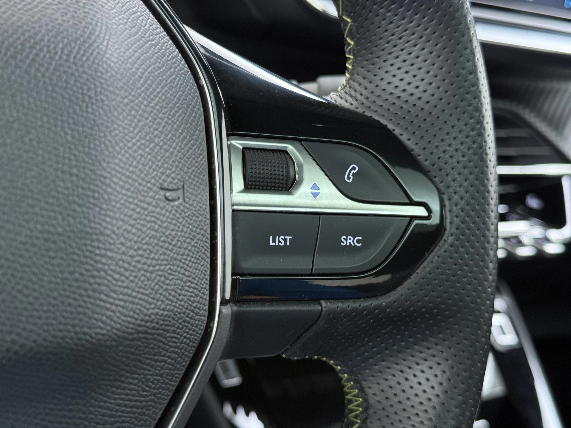 Peugeot-e-2008-image-11