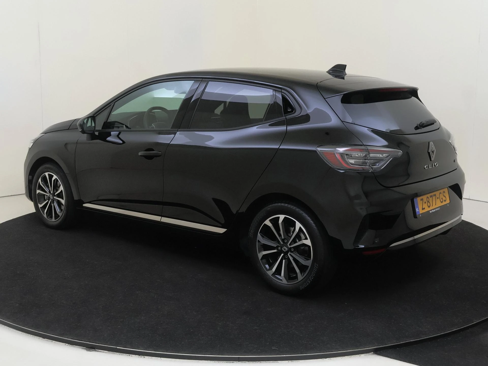 Renault-Clio-image-2