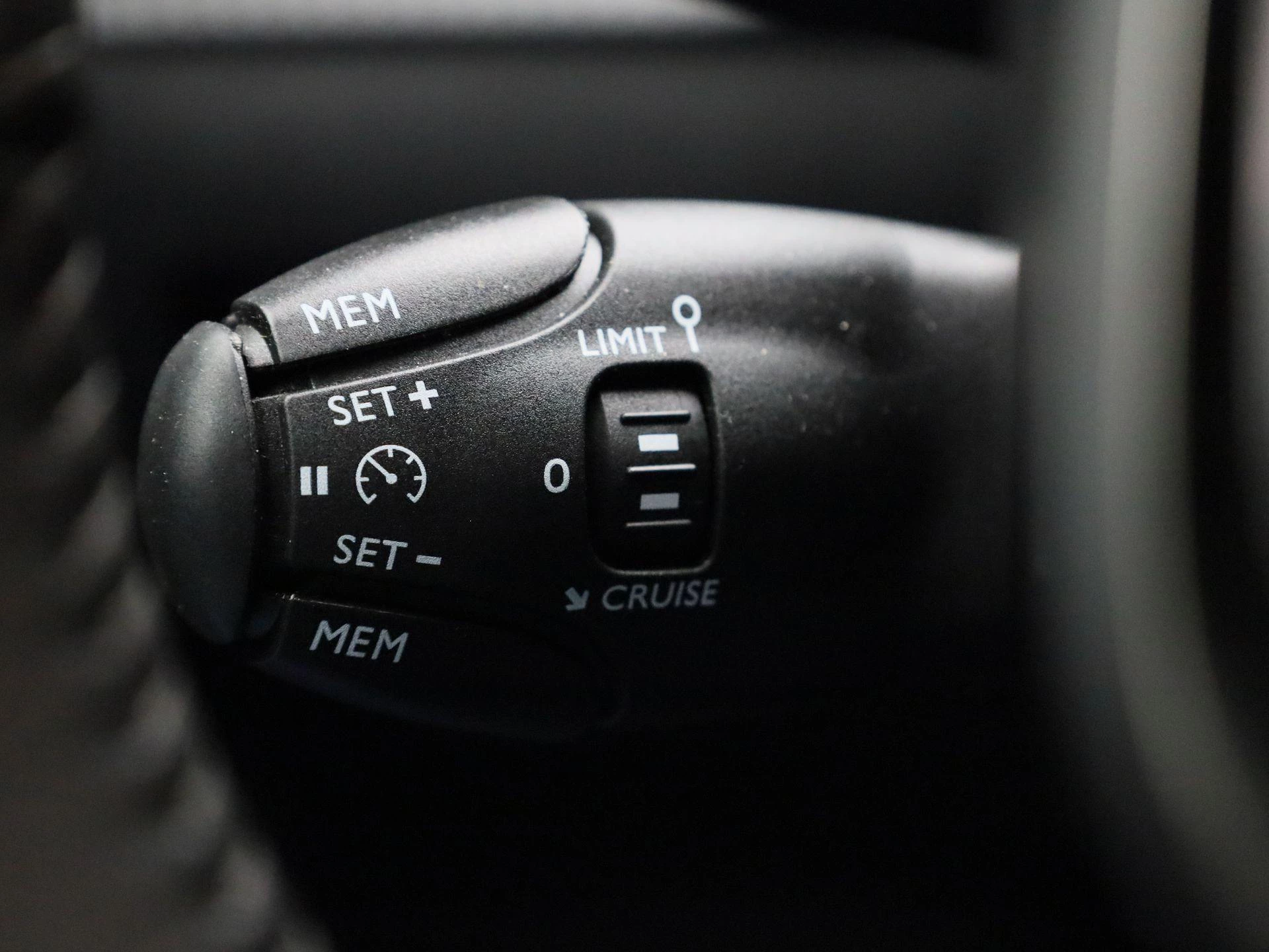 Peugeot-208-image-10