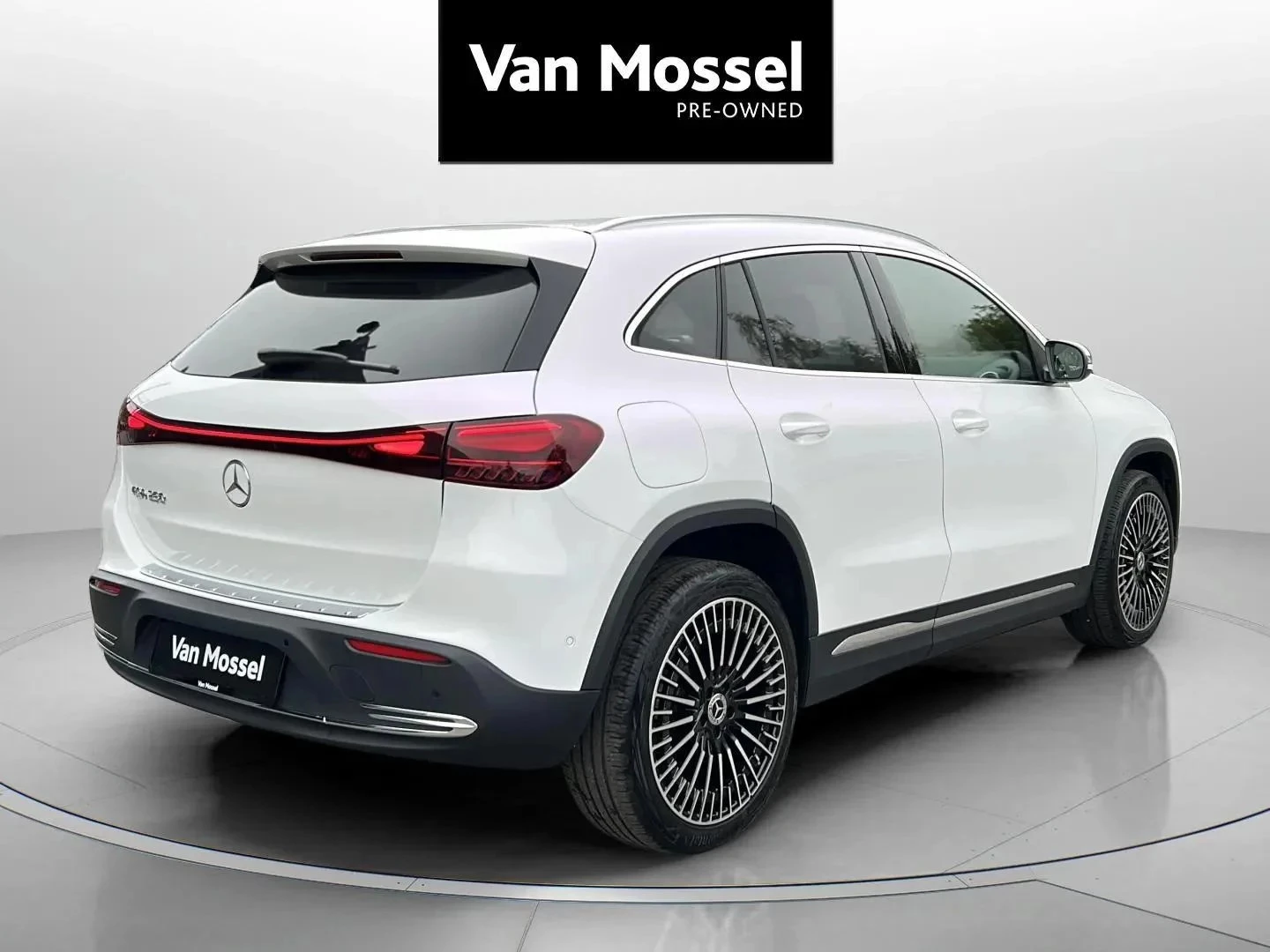 Mercedes-Benz-EQA-image-4