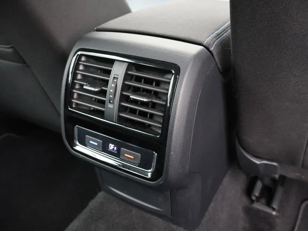 Volkswagen-Passat-image-10