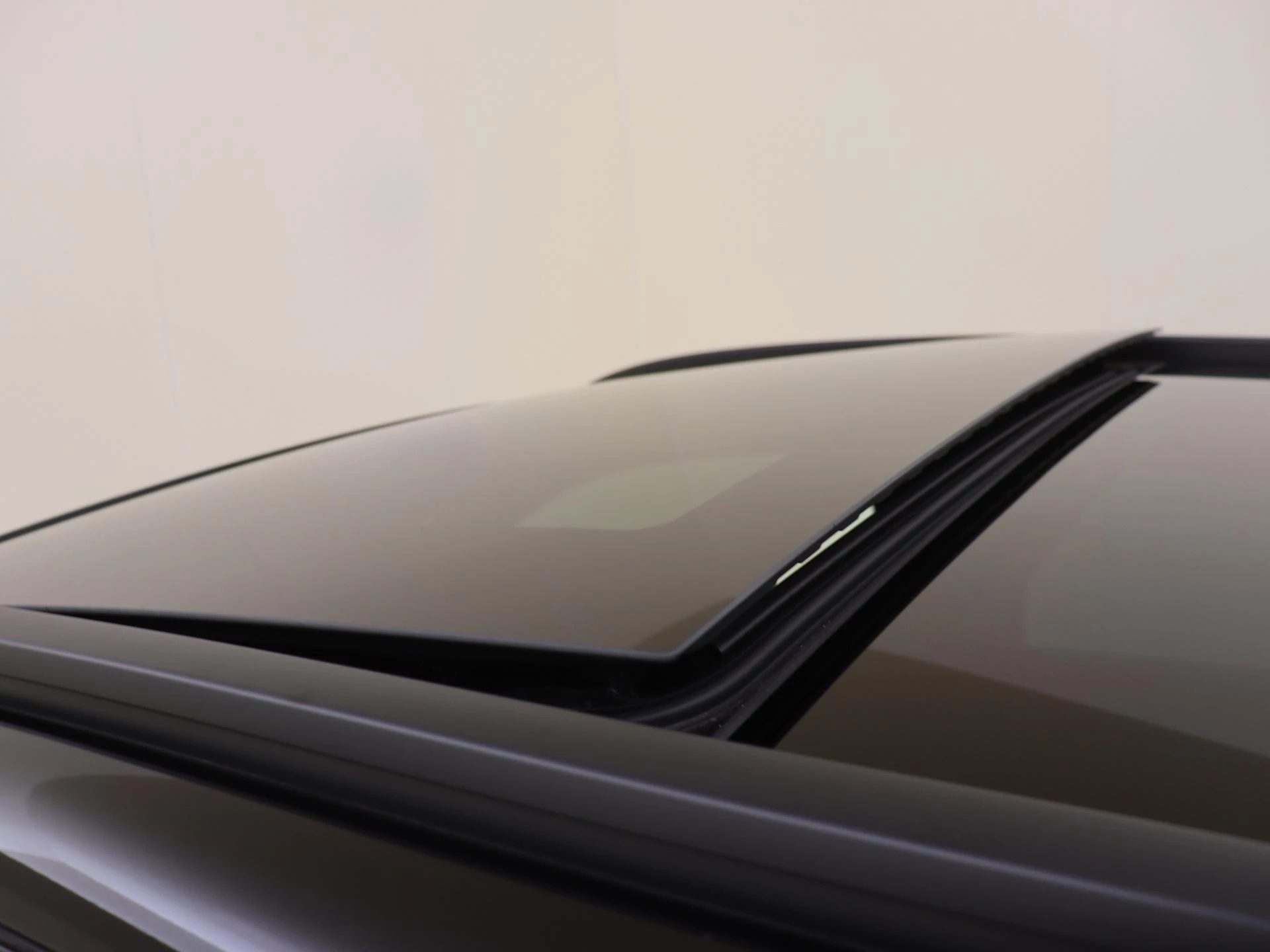 Mercedes-Benz-GLC-image-27