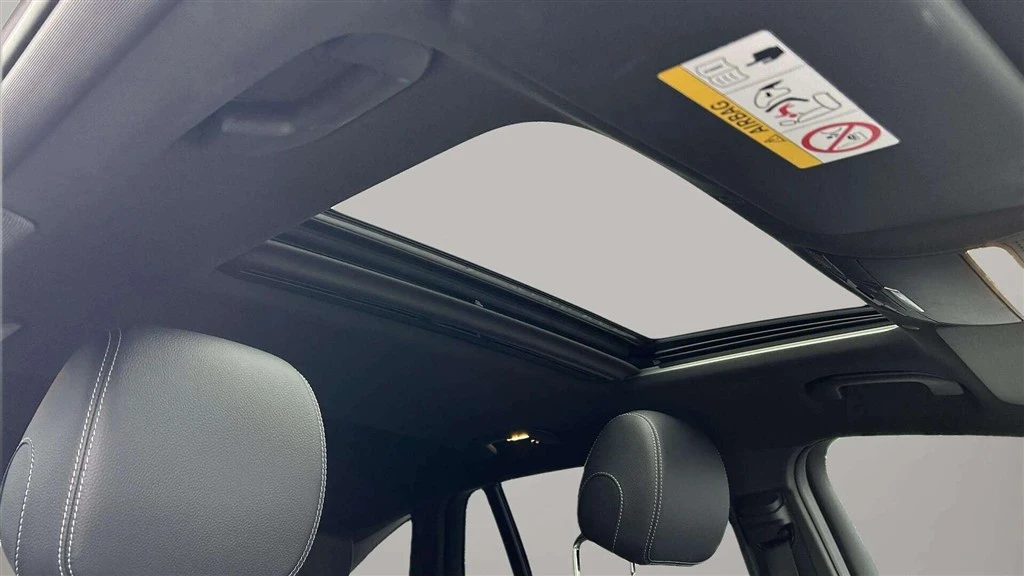 Mercedes-Benz-EQC-image-27