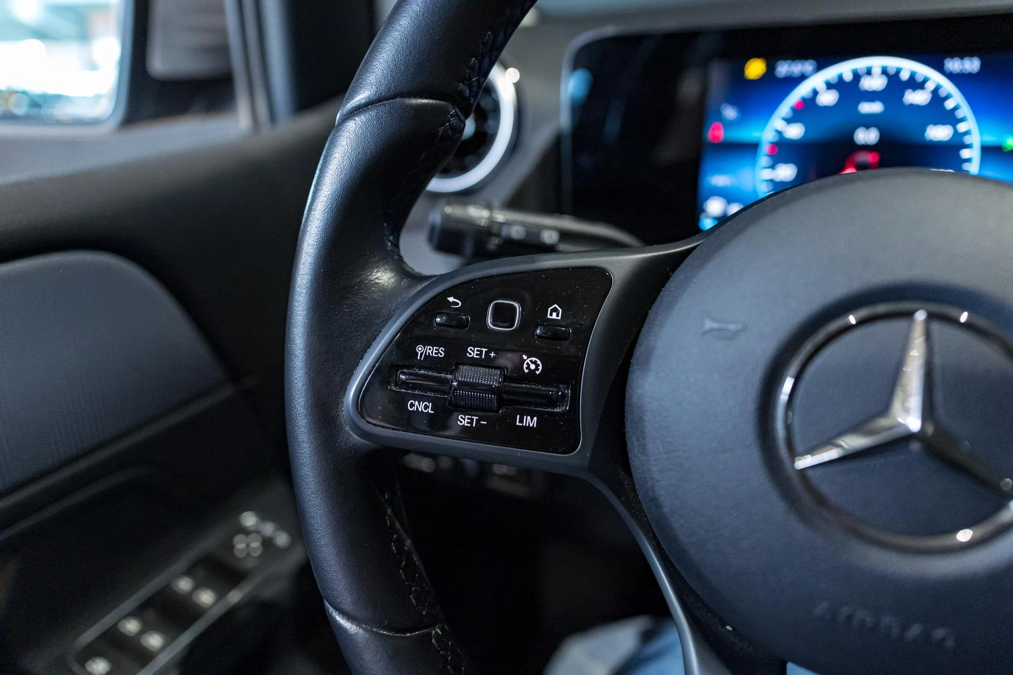 Mercedes-Benz-B-Klasse-image-20