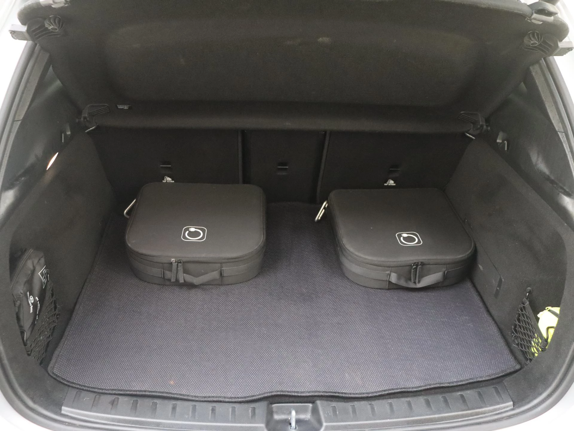 Mercedes-Benz-EQA-image-30