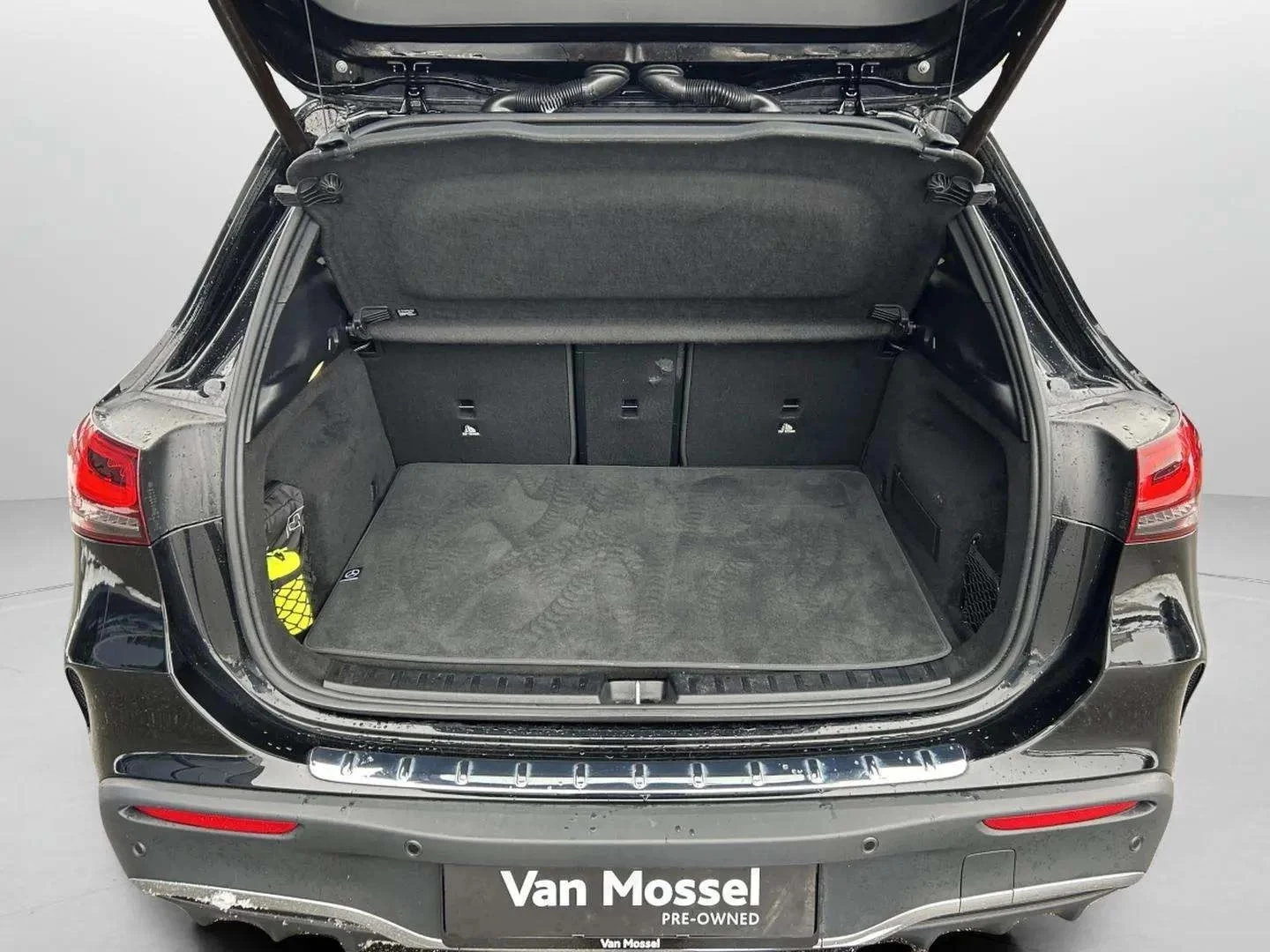 Mercedes-Benz-EQA-image-19