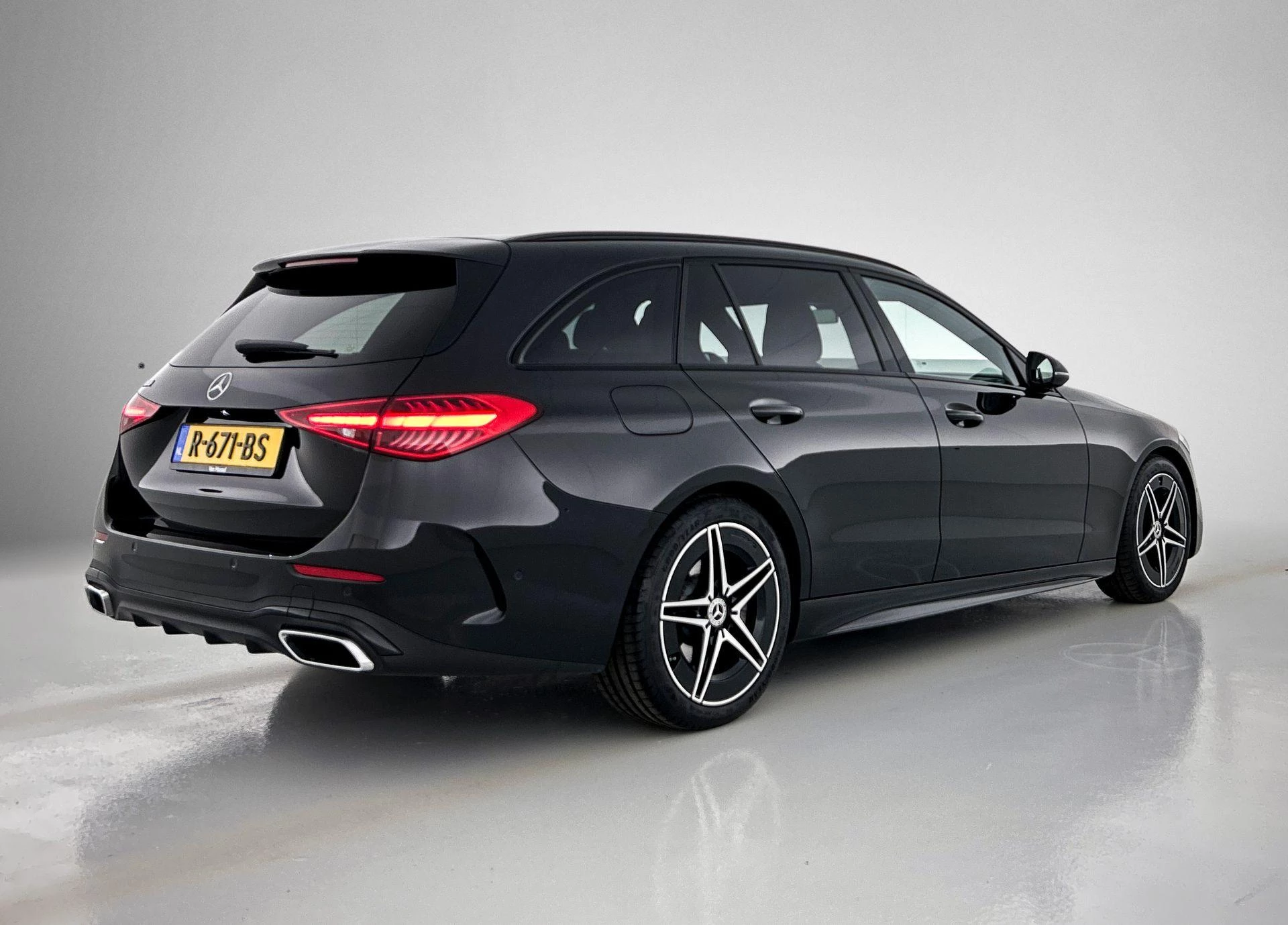 Mercedes-Benz-C-Klasse-image-5