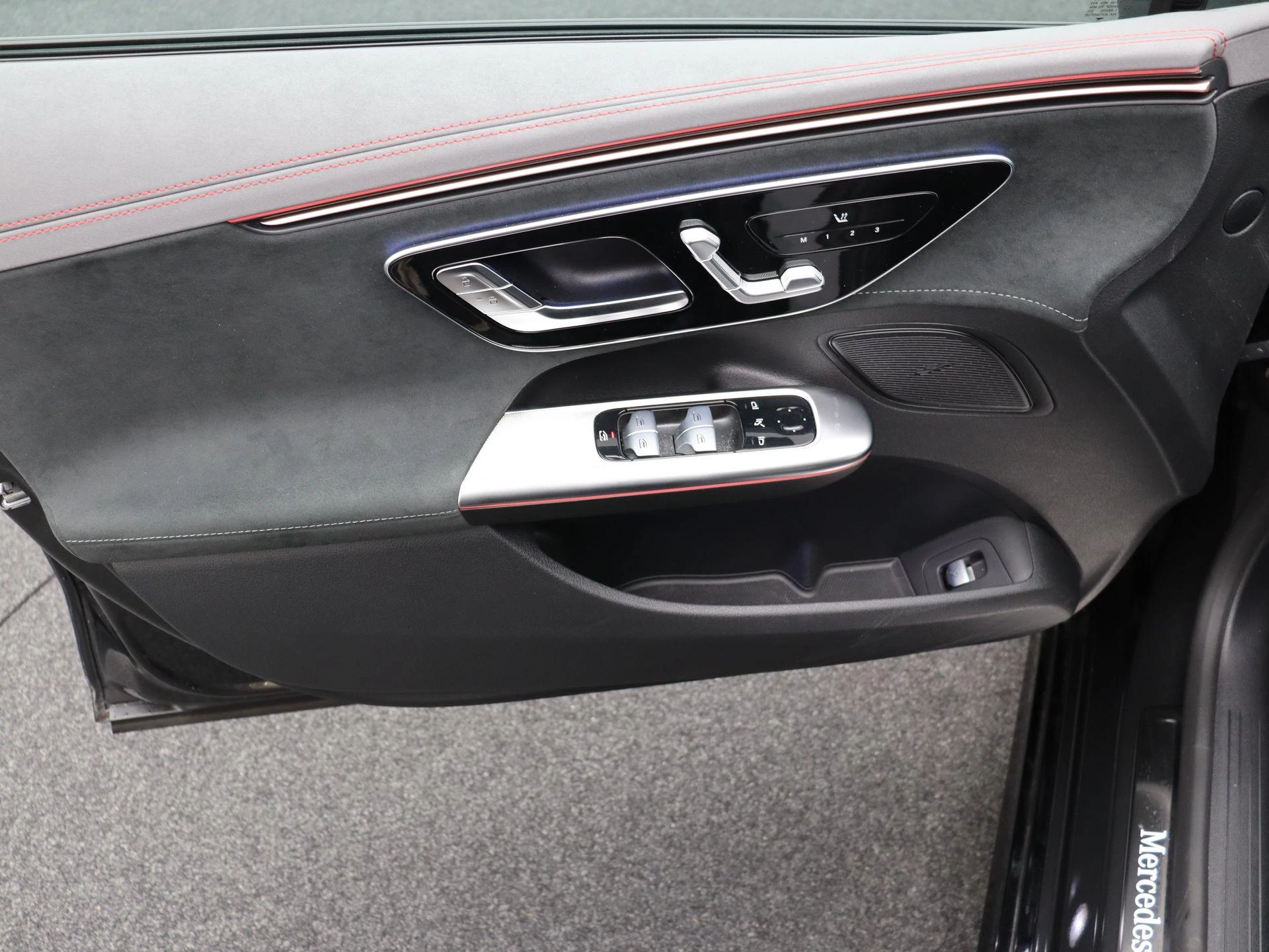 Mercedes-Benz-EQE-image-7