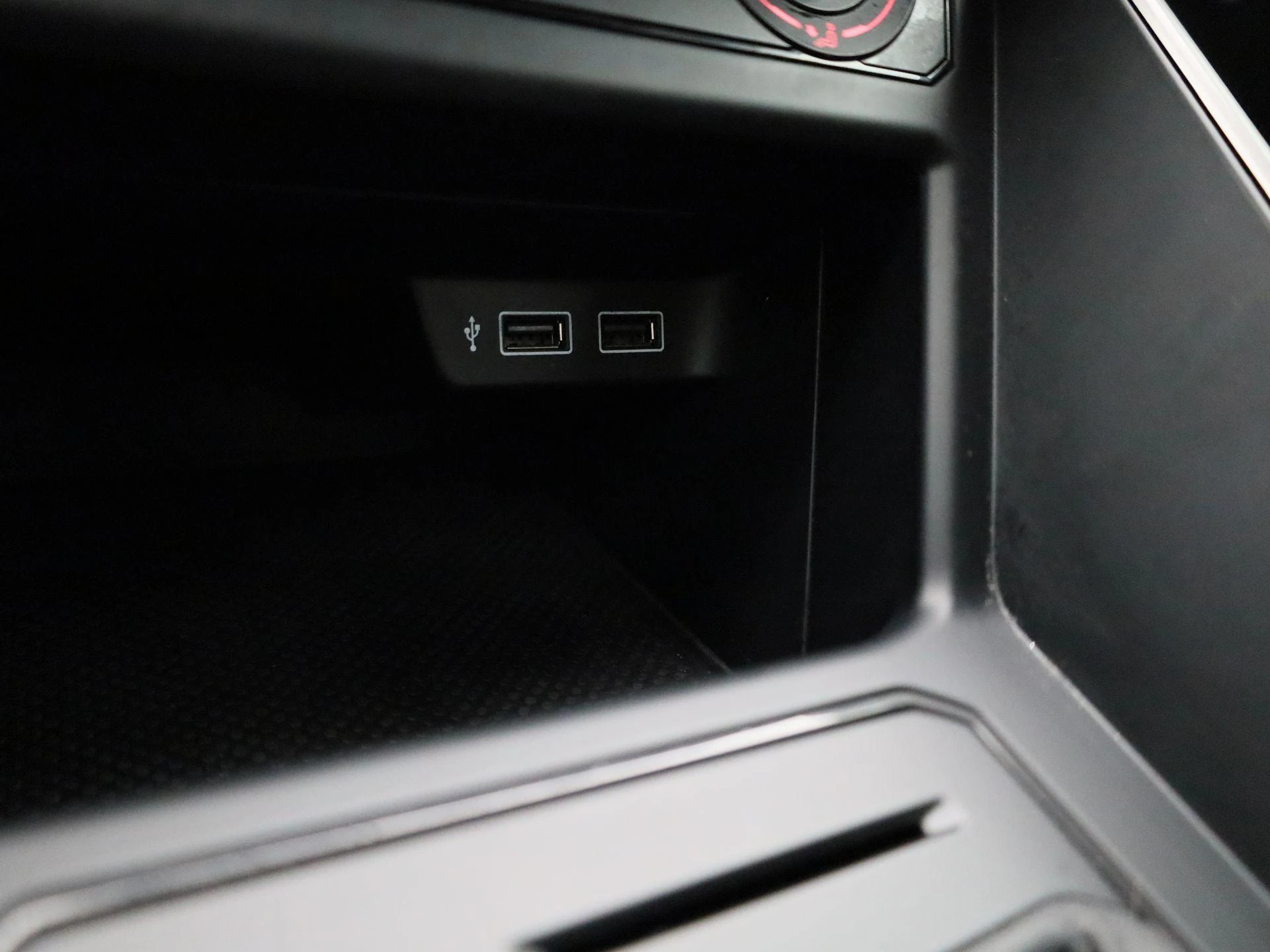 Volkswagen-Polo-image-22