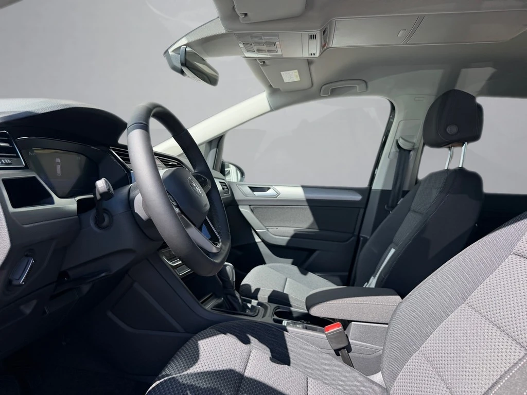 Volkswagen-Touran-image-6