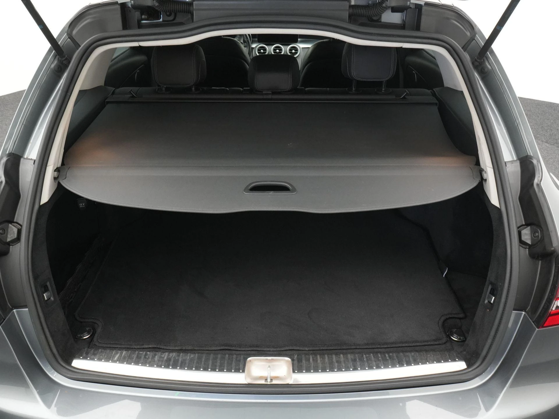 Mercedes-Benz-C-Klasse-image-27