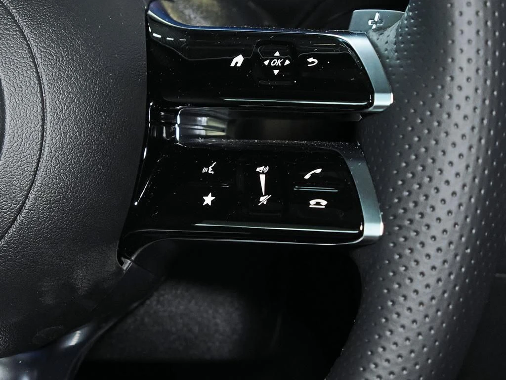 Mercedes-Benz-GLB 200-image-8