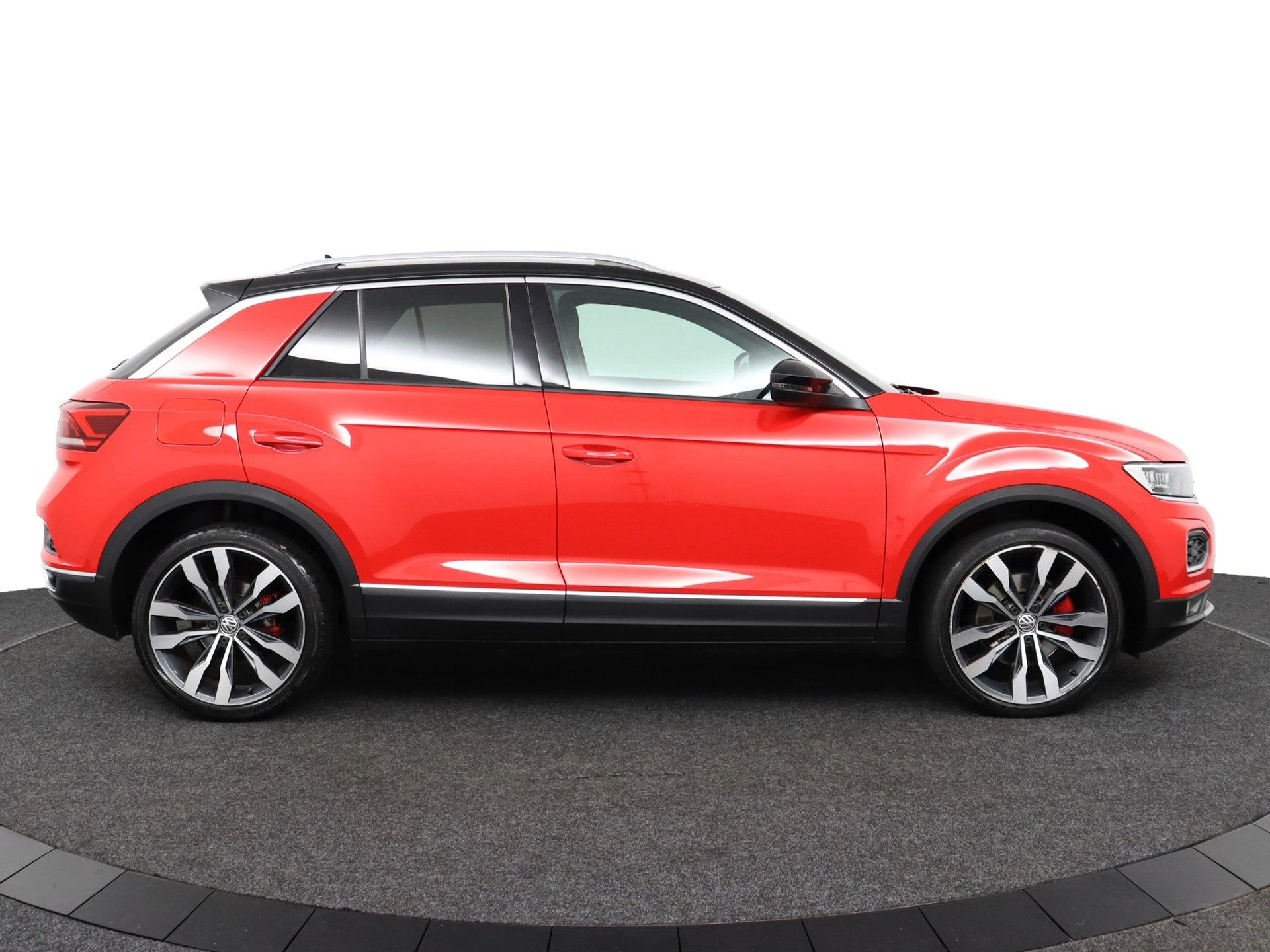Volkswagen-T-Roc-image-10